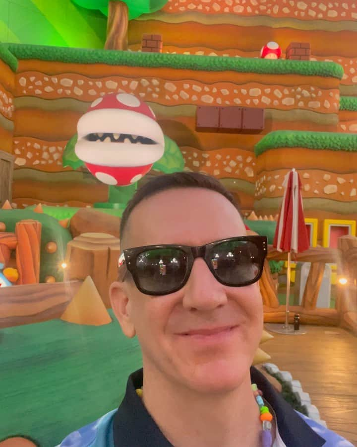 ジェレミー・スコットのインスタグラム：「THANK YOU @unistudios FOR A WONDERFUL TIME IN SUPER NINTENDO WORLD ! 🍄⭐️ #ATUNIVERSAL 😁」