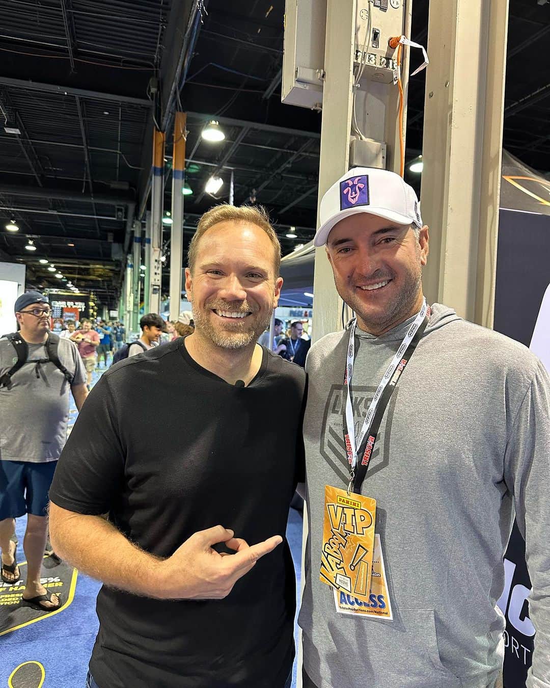 バッバ・ワトソンのインスタグラム：「Got to meet @sportscardinvestor at the @nsccshow. #thenational #sportscards #formysonsbirthday」