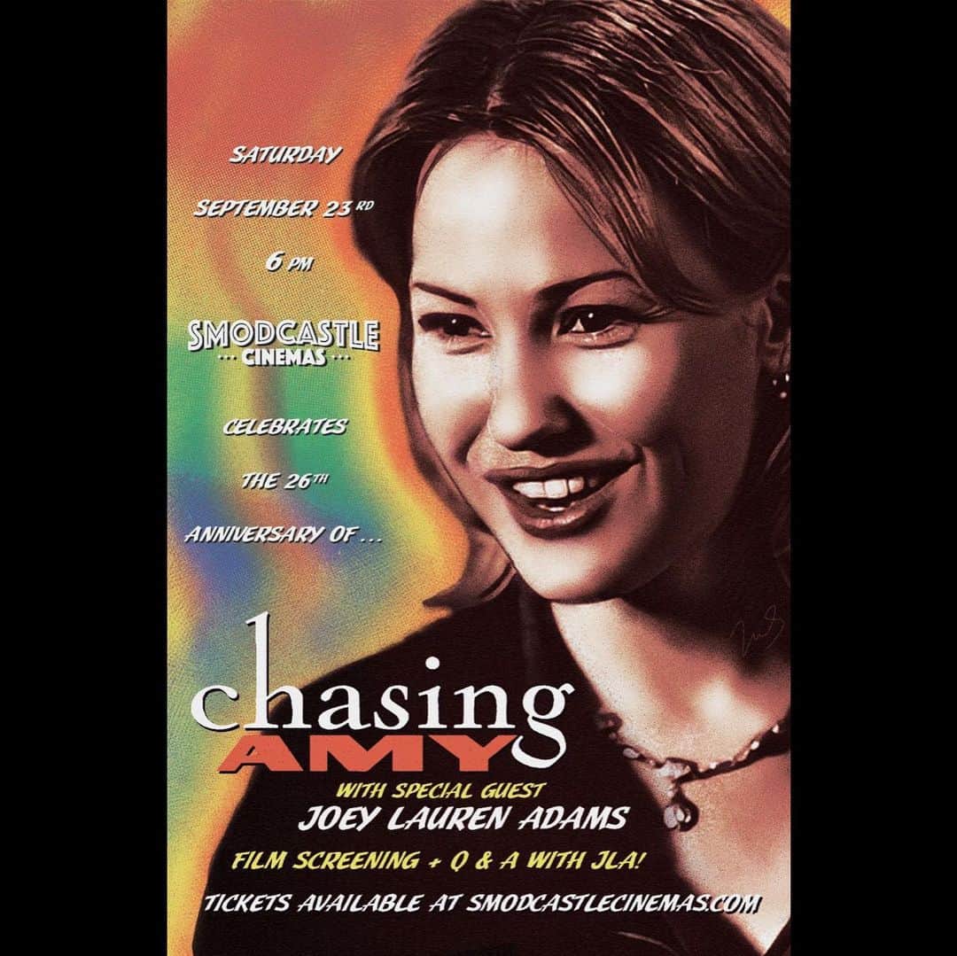 ケヴィン・スミスのインスタグラム：「SEPTEMBER 23rd at @smodcastlecinemas! We continue to celebrate the 26th anniversary of CHASING AMY with Alyssa Jones herself - special guest @joeylaurenadams! Joey jaunts to Jersey where we shot Amy waaaay back in 1996 to view (Askew) the flick for which she was Golden Globe nominated! Join the JLA when Joey comes to the Castle to Q&A with me afterwards and take pics with fans! The show starts at 6pm! Tickets on sale NOW at smodcastlecinemas dot com or at the link in my bio! (Awesome art as always by @thedarknatereturns!) #KevinSmith #joeylaurenadams #smodcastlecinemas #chasingamy」