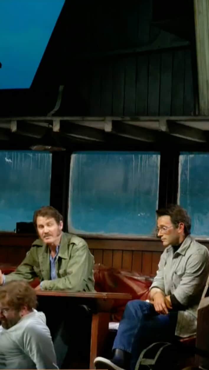 コリン・ドネルのインスタグラム：「48 years after “Jaws” hit screens, @sharkonbroadway reveals the drama that plagued the movie’s production.  Co-writer and star @ianxshaw, son of the movie’s star Robert Shaw, told @anthonymasoncbs about embodying his father on stage: “It’s an extraordinary, lovely coincidence.”」