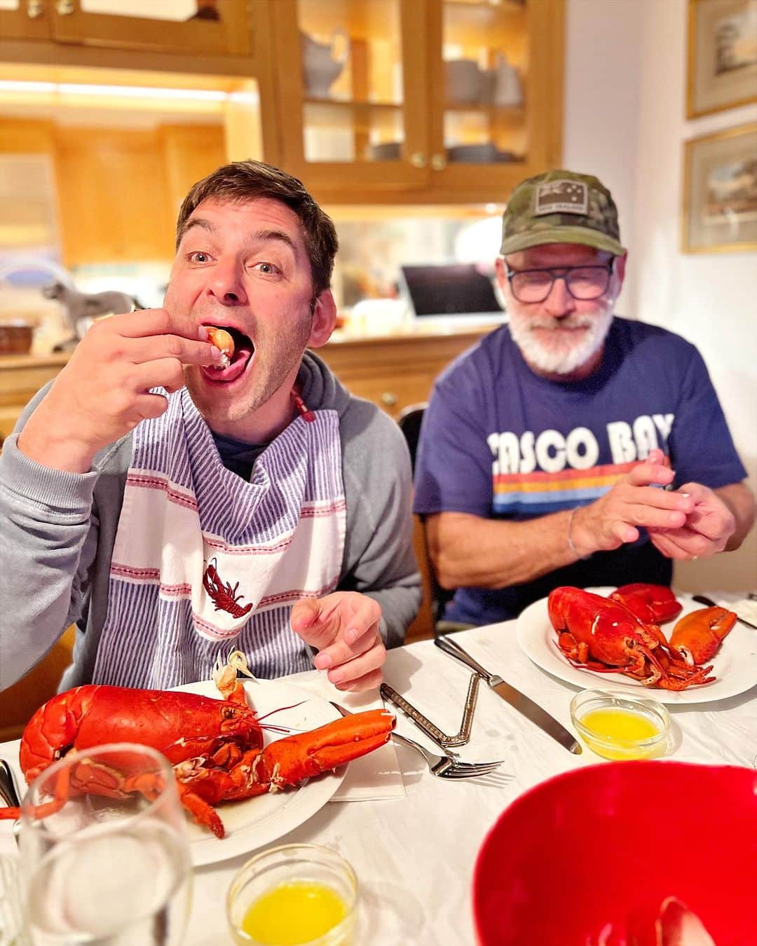 Ilana Wilesのインスタグラム：「WHEN IN MAINE 🦞☔️🧨」
