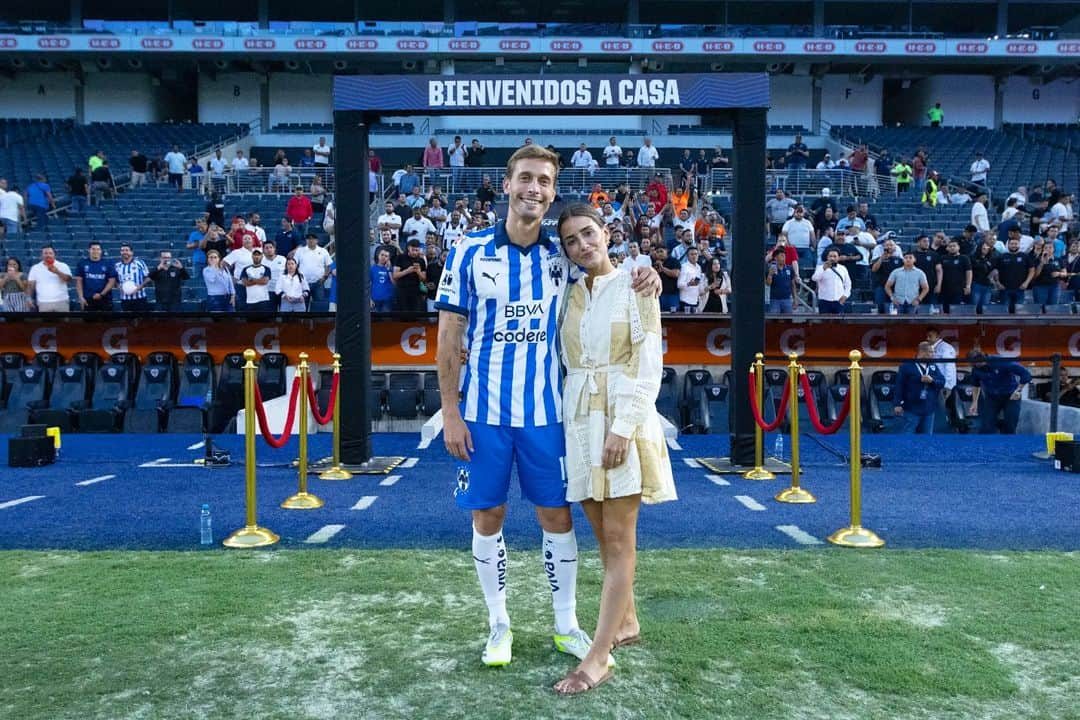 セルヒオ・カナレスのインスタグラム：「👏 Gracias por todo vuestro cariño, @rayados. Ganas de empezar ya !!!!」