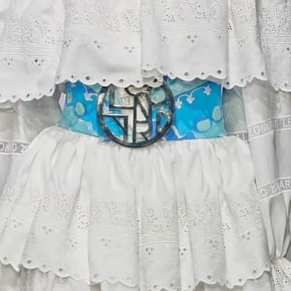 のインスタグラム：「Broderie anglaise LEONARD sur un jacquard en coton et soie. * LEONARD embroidery English on a cotton and silk jacquard.  #LeonardParisSS23 #SpringSummer23 #SS23 #GeorgLux #inspiration」