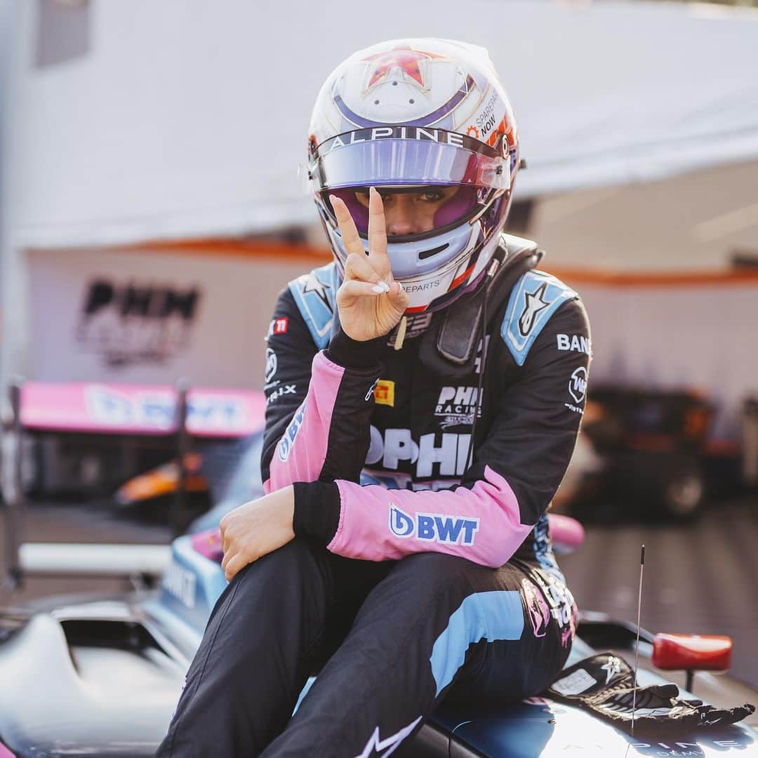 のインスタグラム：「Spa 🇧🇪 Rainy and windy as always 🌧️ Exited and mixed conditions weekend coming up! 🏁 Full send tomorrow // 📸 x @thomasmarzusch // #sophia #sophia99 #changeagent #racegirl #racing #motorsport #unscripted #soptimism #spa #belgium」
