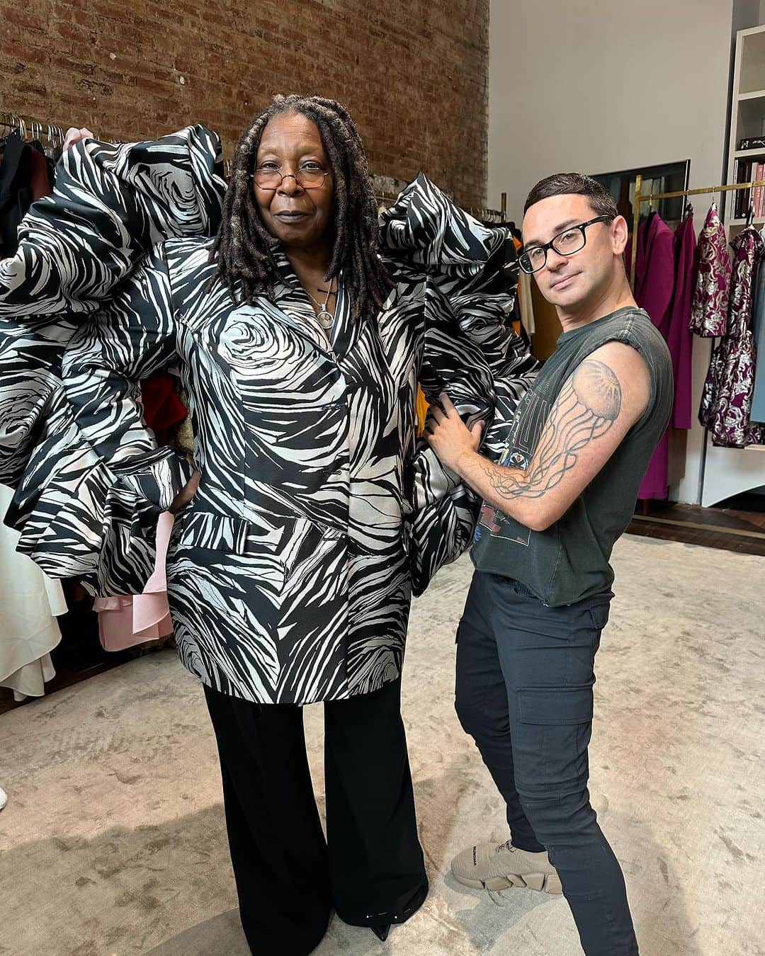 ウーピー・ゴールドバーグのインスタグラム：「Today I’m playing with the fabulous @csiriano!」