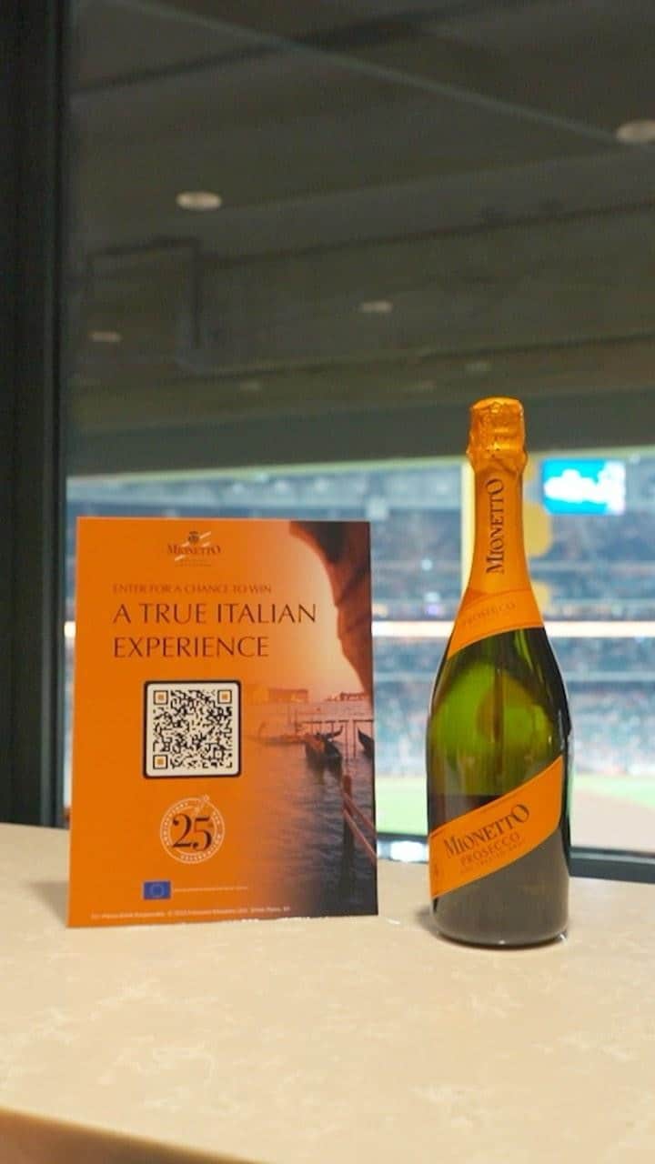 Mionetto USAのインスタグラム：「Allora, Houston! 🧡   Welcome to the suite life! Texas, you outdid yourself! Huge shoutout to the @astros for a wonderful game & a successful turnout! ⚾️ Between all the passion in the stadium to all the Prosecco popped, we want to thank our amici who joined us, it was a game to remember!   See you again, Houston! 🧡  #MionettoProsecco #Houston #HoustonAstros #HoustonTextas  🇪🇺 CAMPAIGN FINANCED ACCORDING TO EU REGULATION NO. 3018/2013.   Mionetto Prosecco material is intended for individuals of legal drinking age. Share Mionetto content responsibly with those who are 21+ in your respective country.  Enjoy Mionetto Prosecco Responsibly.」