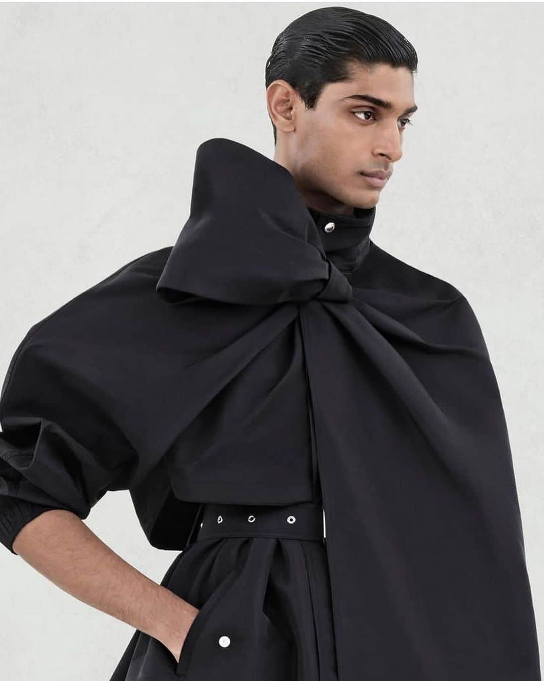 IMG Modelsさんのインスタグラム写真 - (IMG ModelsInstagram)「New Forms. 🌱 @cherif_douamba + @pratiksshetty unveil #AlexanderMcQueen’s #AW23 #menswear collection. 📷 @jet.swan #IMGmodels」7月28日 3時04分 - imgmodels