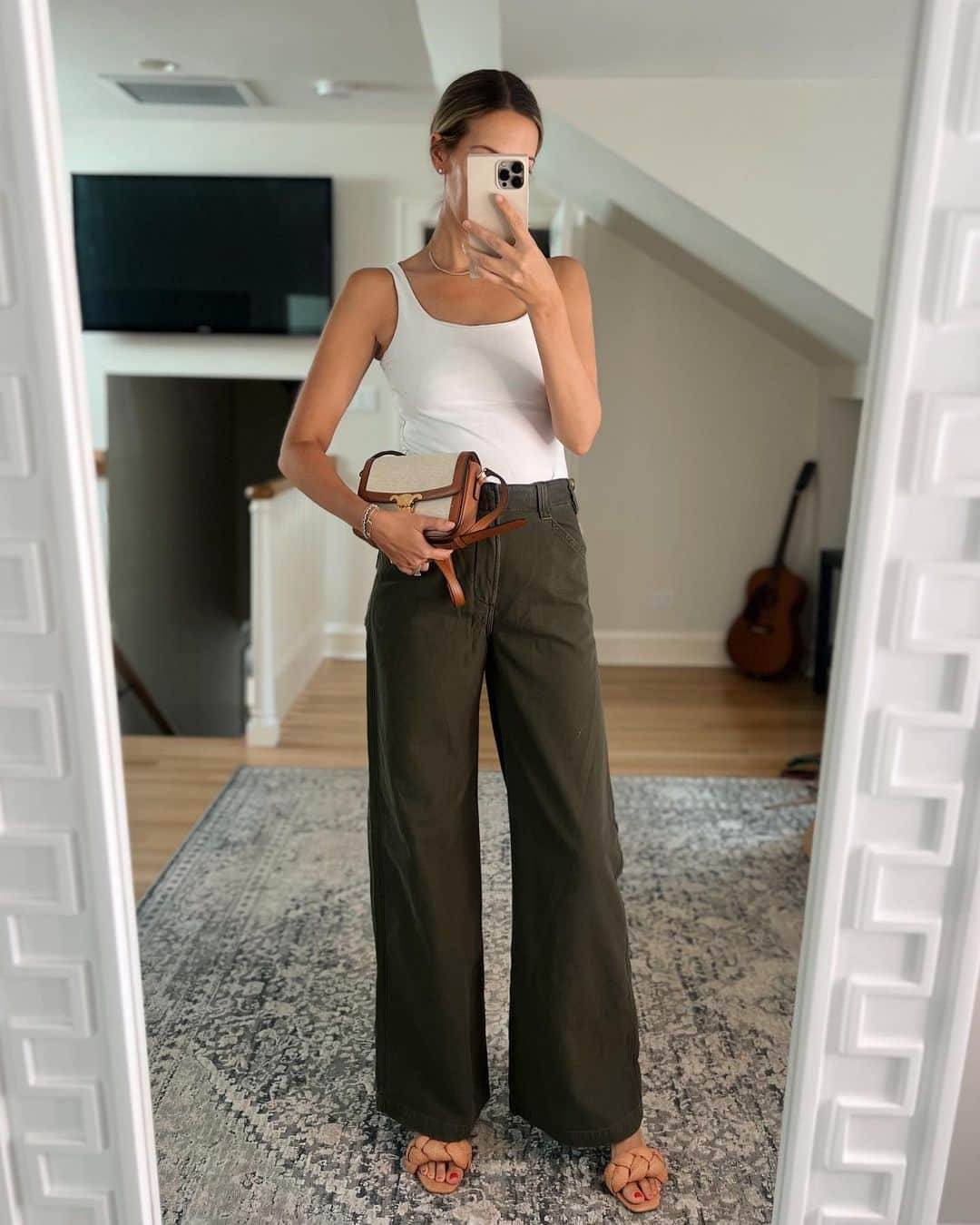 Anna Jane Wisniewskiさんのインスタグラム写真 - (Anna Jane WisniewskiInstagram)「Forgot how much I enjoyed a mirror selfie - I’ll blame it on the move (mirror is @elementstyle new collection!)  I’m having a moment with summer pants so thought I’d share these looks from @shopbop - more on stories (new customers can use code SEEANNA20 for 20% off their first order!) #shopboppartner」7月28日 3時42分 - seeannajane