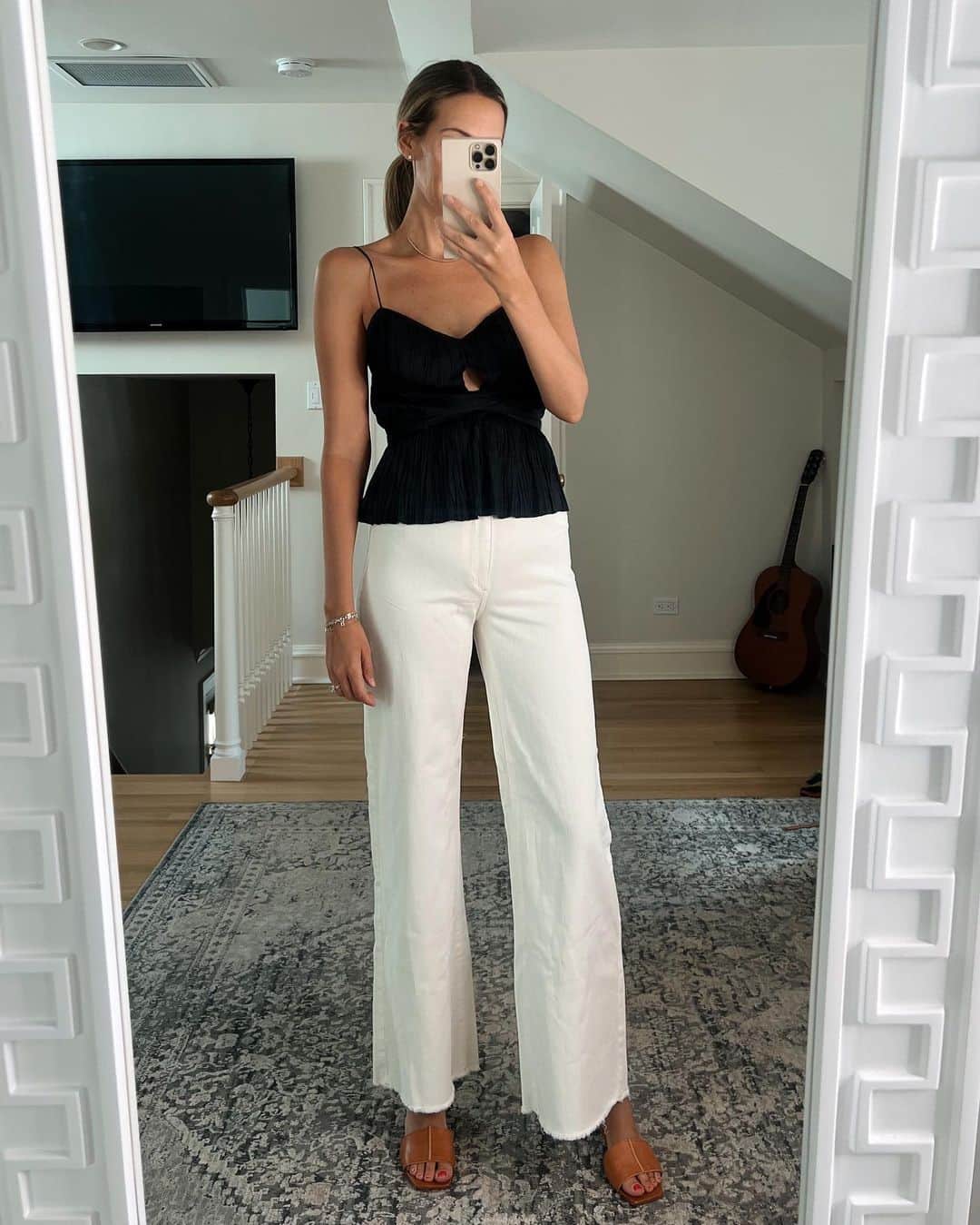 Anna Jane Wisniewskiさんのインスタグラム写真 - (Anna Jane WisniewskiInstagram)「Forgot how much I enjoyed a mirror selfie - I’ll blame it on the move (mirror is @elementstyle new collection!)  I’m having a moment with summer pants so thought I’d share these looks from @shopbop - more on stories (new customers can use code SEEANNA20 for 20% off their first order!) #shopboppartner」7月28日 3時42分 - seeannajane