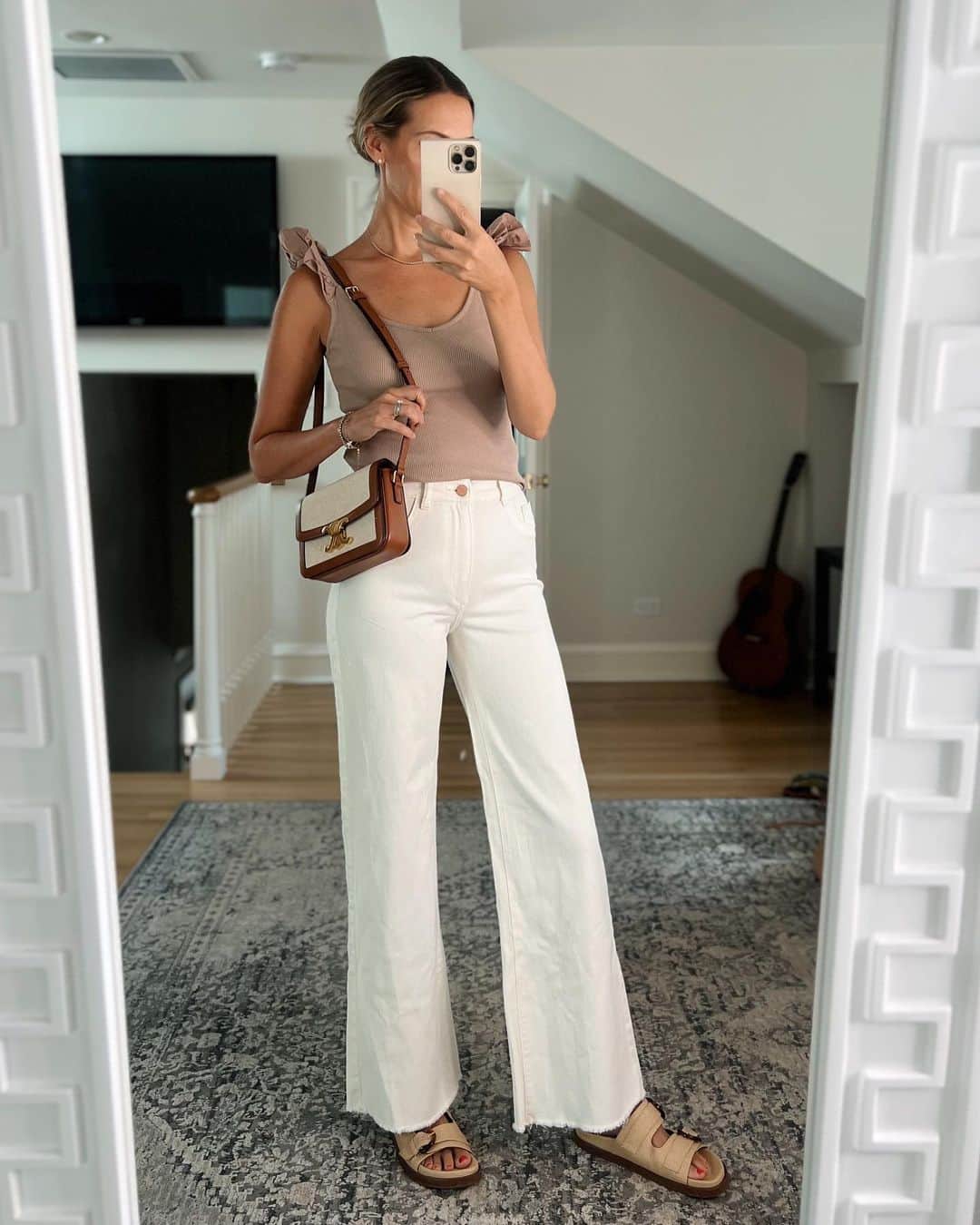 Anna Jane Wisniewskiのインスタグラム：「Forgot how much I enjoyed a mirror selfie - I’ll blame it on the move (mirror is @elementstyle new collection!)  I’m having a moment with summer pants so thought I’d share these looks from @shopbop - more on stories (new customers can use code SEEANNA20 for 20% off their first order!) #shopboppartner」