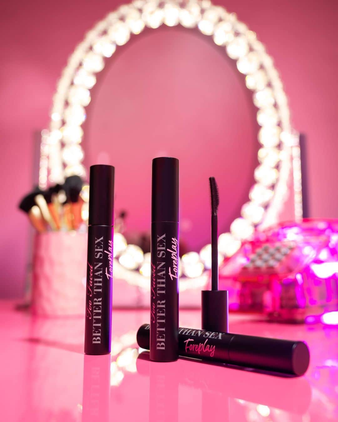 Too Facedのインスタグラム：「NEW Better Than Sex Foreplay is finally HERE! 🖤👀 This ultra deep pitch black pigmented mascara primer will leave lashes lengthened & lifted for 24+ hours! 😍 #toofaced #tfcrueltyfree #betterthansex」