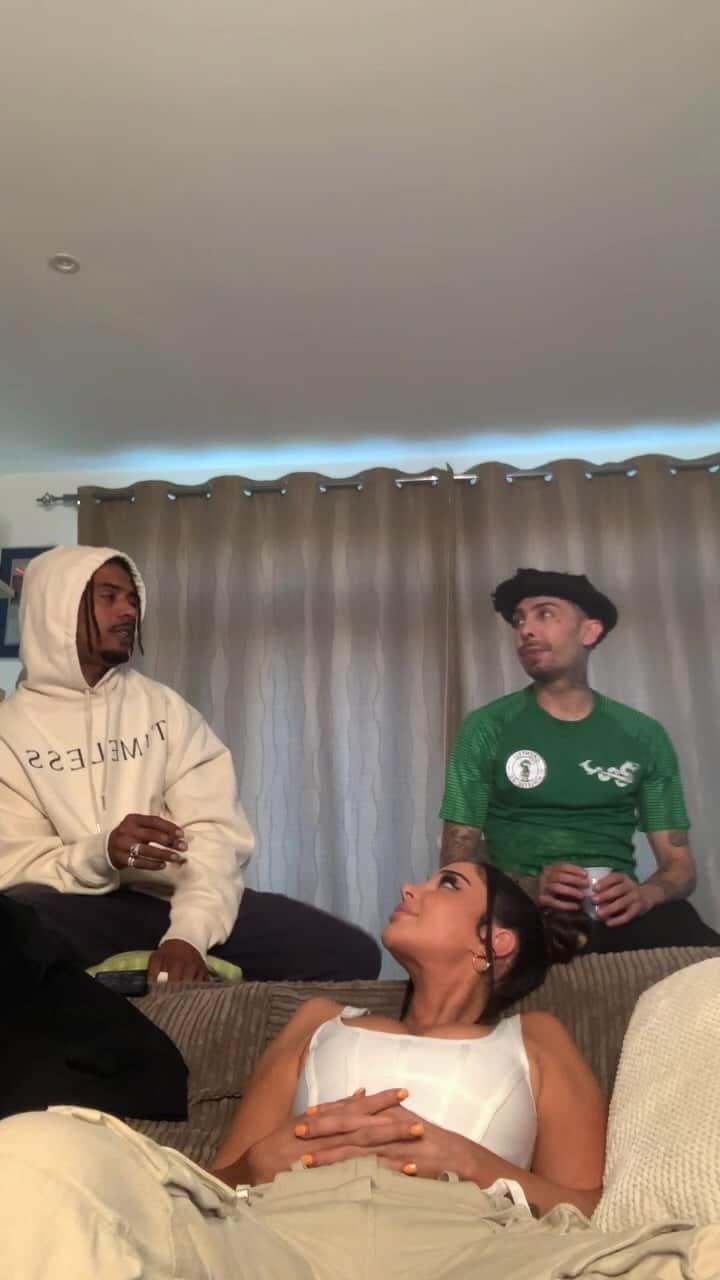 Tulisaのインスタグラム：「NDUBZ LIVE ON INSTA! JOKES! MORTAL KOMBAT, CHAT.. FUN! @n_dubz up close & personal tour tickets in bio! COME & MEET US! #timeless new ndubz album preorder now out august 4th ❤️🫶🏼」