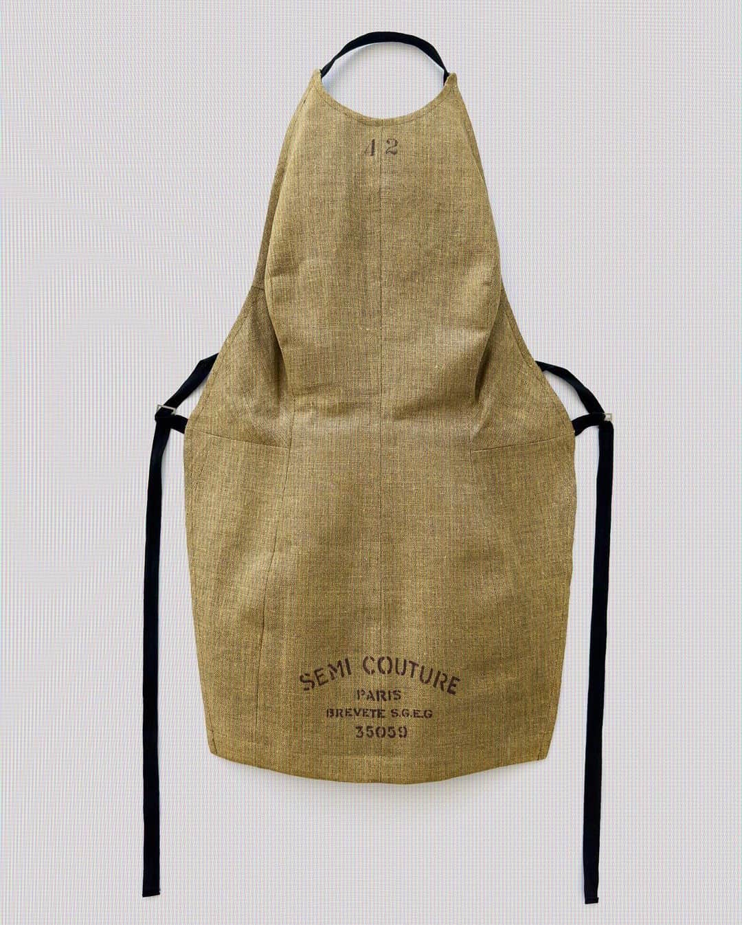 ジェニファー・グレースのインスタグラム：「I'm very proud of my Margiela archive, from my first piece, Martin's spring 2001 kidskin glove vest, which I acquired in 2013, created from recovered gloves, and my most recent acquisition, this 1997 Semi Couture dressmaker bodice apron 🖤」
