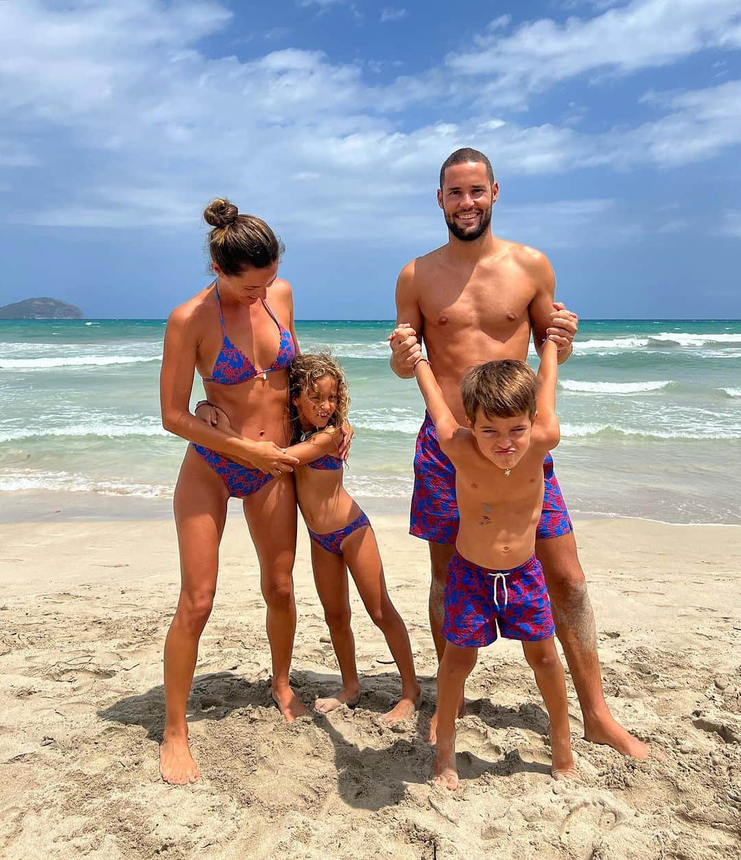 マリオ・スアレスさんのインスタグラム写真 - (マリオ・スアレスInstagram)「💙Mallorca en familia💙   ¿ Qué foto os gusta más ?」7月28日 4時27分 - mariosuarez4