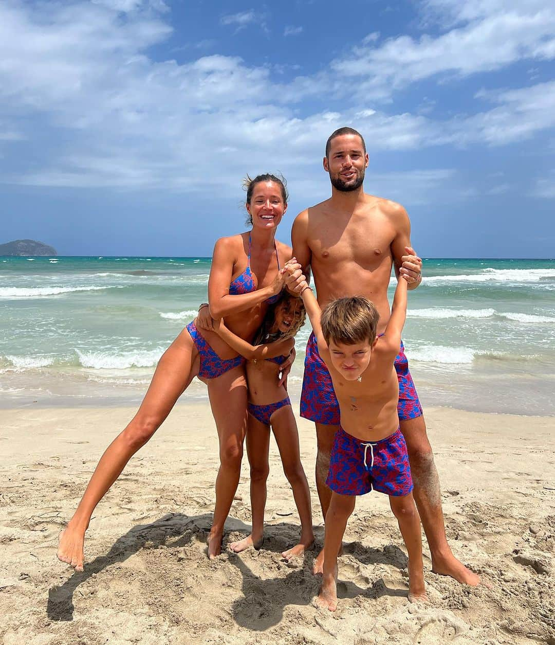 マリオ・スアレスさんのインスタグラム写真 - (マリオ・スアレスInstagram)「💙Mallorca en familia💙   ¿ Qué foto os gusta más ?」7月28日 4時27分 - mariosuarez4