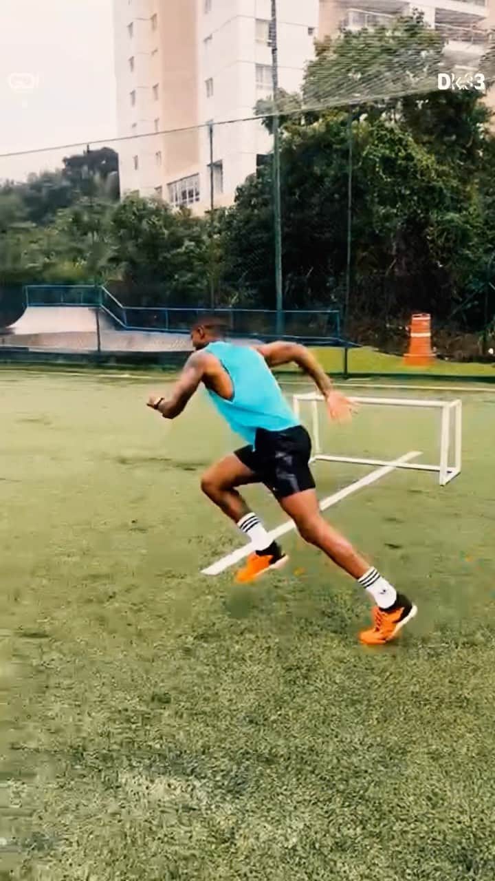 ダンクレーのインスタグラム：「Vamos que vamos! Deus no comando. 💪🏾」