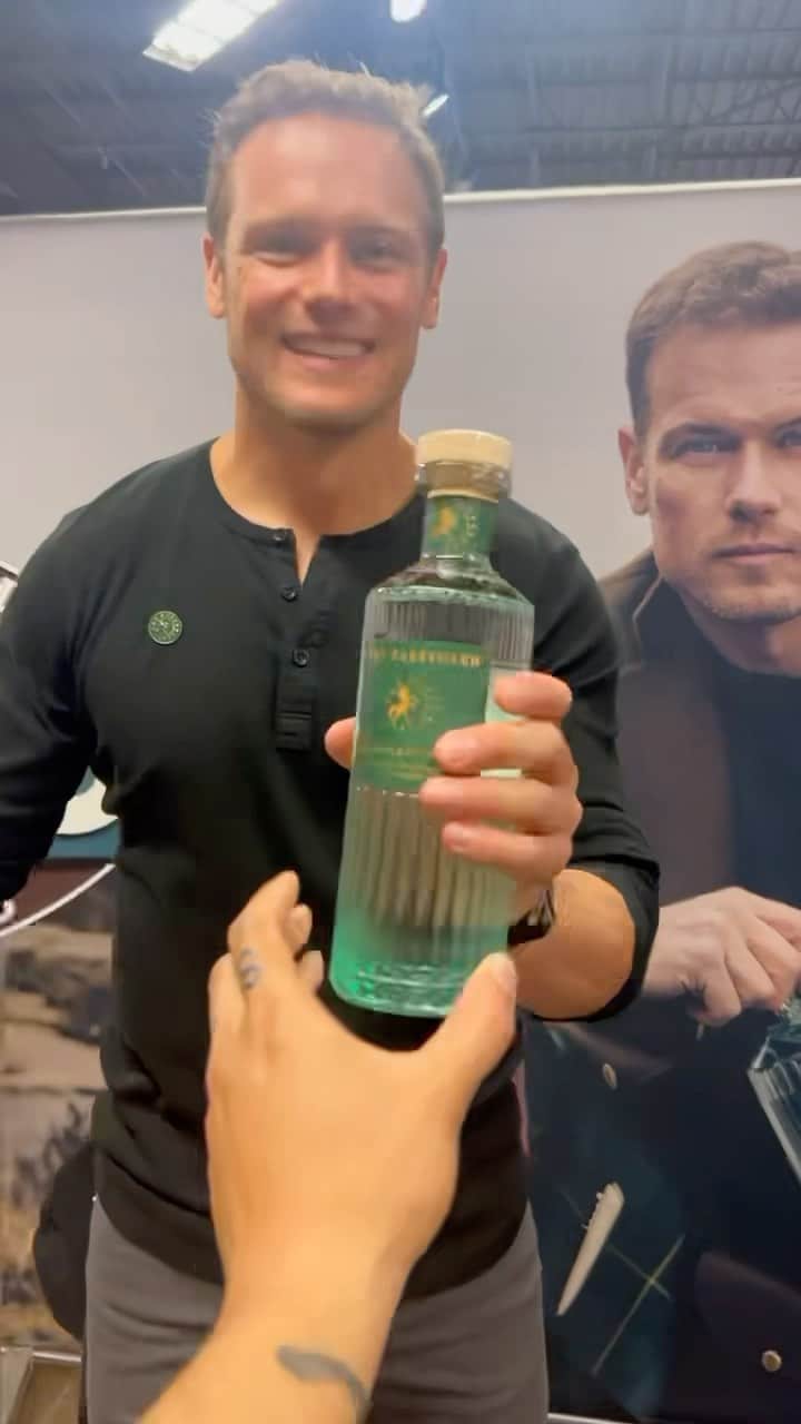 サム・ヒューアンのインスタグラム：「THANK YOU Fort Lauderdale!! 🙌  Much love to everyone who braved the heat, some waited since 4am( !?), we tried to meet as many as possible and sign all your gorgeous @sassenachspirits !!  Huge thank you to the staff @abcfinewinespirits who did a mega job.  New York, you’re next…!!! 🍏🍸」