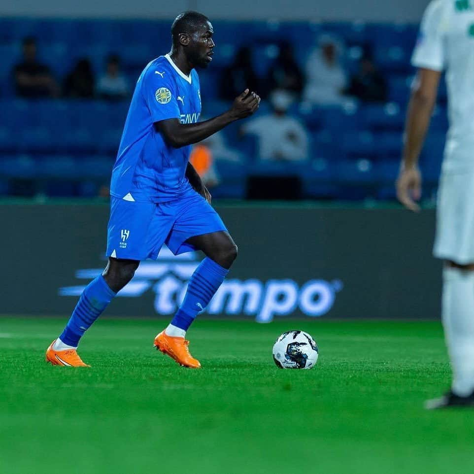 カリドゥ・クリバリのインスタグラム：「📸 #AlAhliTripoli_AlHilal 0-0   ⚽️ #KingSalmanClubCup   💪🏿 #KK」