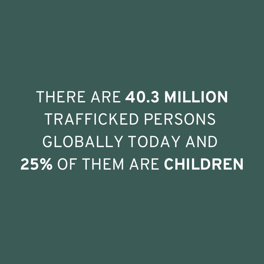 ハル・ベリーのインスタグラム：「What if this were your loved one? Then, would you do something? Do it now before it is! Let’s rise up for freedom together. Head over to @ourrescue for how you can make an impact. #RiseUpForFreedom」