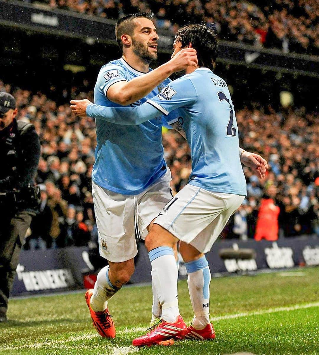 アルバロ・ネグレドのインスタグラム：「Amigo… gracias por tu FÚTBOL. Fue un placer poder jugar y disfrutar a tu lado, Mago @david21lva 💙🪄🎩」