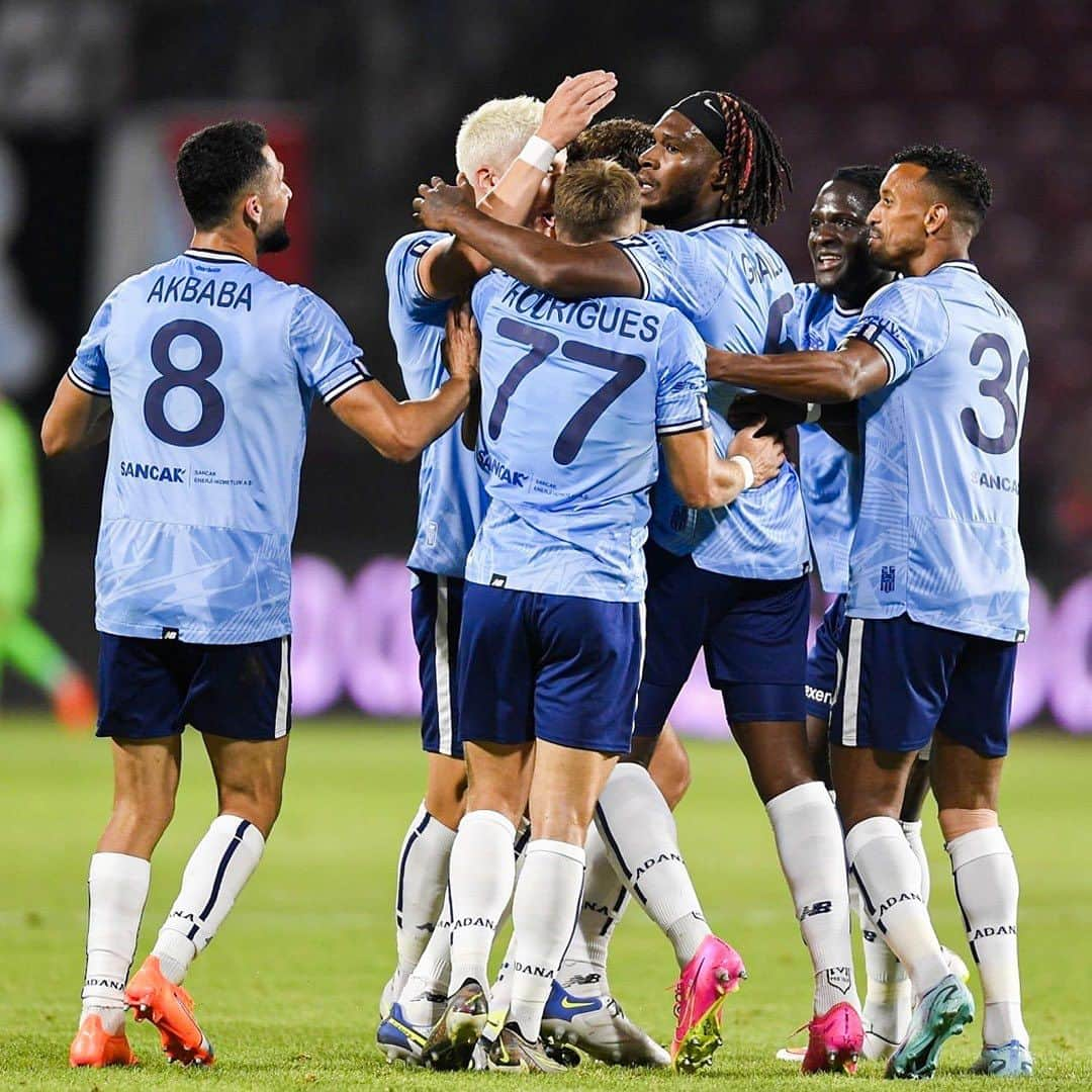 ナニさんのインスタグラム写真 - (ナニInstagram)「Great team effort! Thank you all 💪🏾 #AdanaDemirspor #UECL」7月28日 5時58分 - luisnani