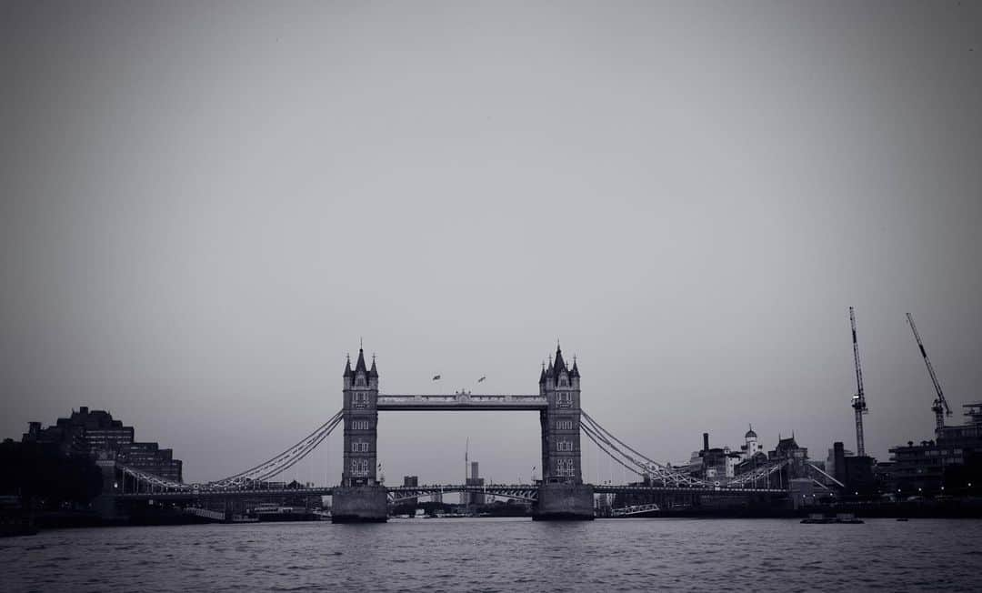 ジェニファー・ビールスのインスタグラム：「I love it when London gets all moody.」