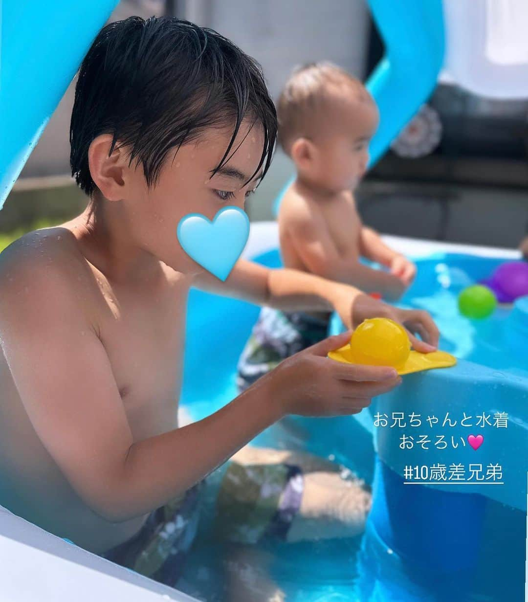 ゆうかさんのインスタグラム写真 - (ゆうかInstagram)「新生児の赤ちゃんから大人も使える日焼け止め☀️SPF50+ PA++++ . ウォータープルーフなのに石鹸で簡単に落とせて、 UV吸収剤が直接肌に触れにくいから、 お肌にも優しい🩵🩷 . スプレータイプは頭皮や背中など 塗りにくいところにも、使いやすいよ〜！！ . 軽くてベタつかないから、ベビーだけじゃなく 日焼け止め嫌いの長男もこれなら大丈夫‼︎ . 2人のママが開発した商品なだけあって信頼できるし、楽天ランキング1位や芸能人も使ってて気になってた🎵 . BABY BORN Face&Body Sunscreen Spray ¥2,700(税抜) @baby_born_jp  . #baby_born_jp #mishiilist  #ミッシーリスト #高橋ミカ #東原亜希 #ベビーボーン #BABYBORN #ベビースキンケア #日焼け止め #日焼け止めスプレー #ウォータープルーフ #紫外線対策 #日焼け対策 #SPF50+/PA++++ #親子で使える #出産準備 #新米ママ #赤ちゃんのいる暮らし#赤ちゃんのいる生活 #アンバサダー #3児ママ #10歳差兄弟#子育てママ#アラサーママ」7月29日 18時30分 - yuuka_japan