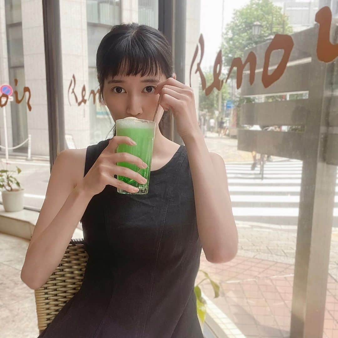 出口亜梨沙のインスタグラム：「今日もあっついね😭😭 いっぱい水飲んでね😌」