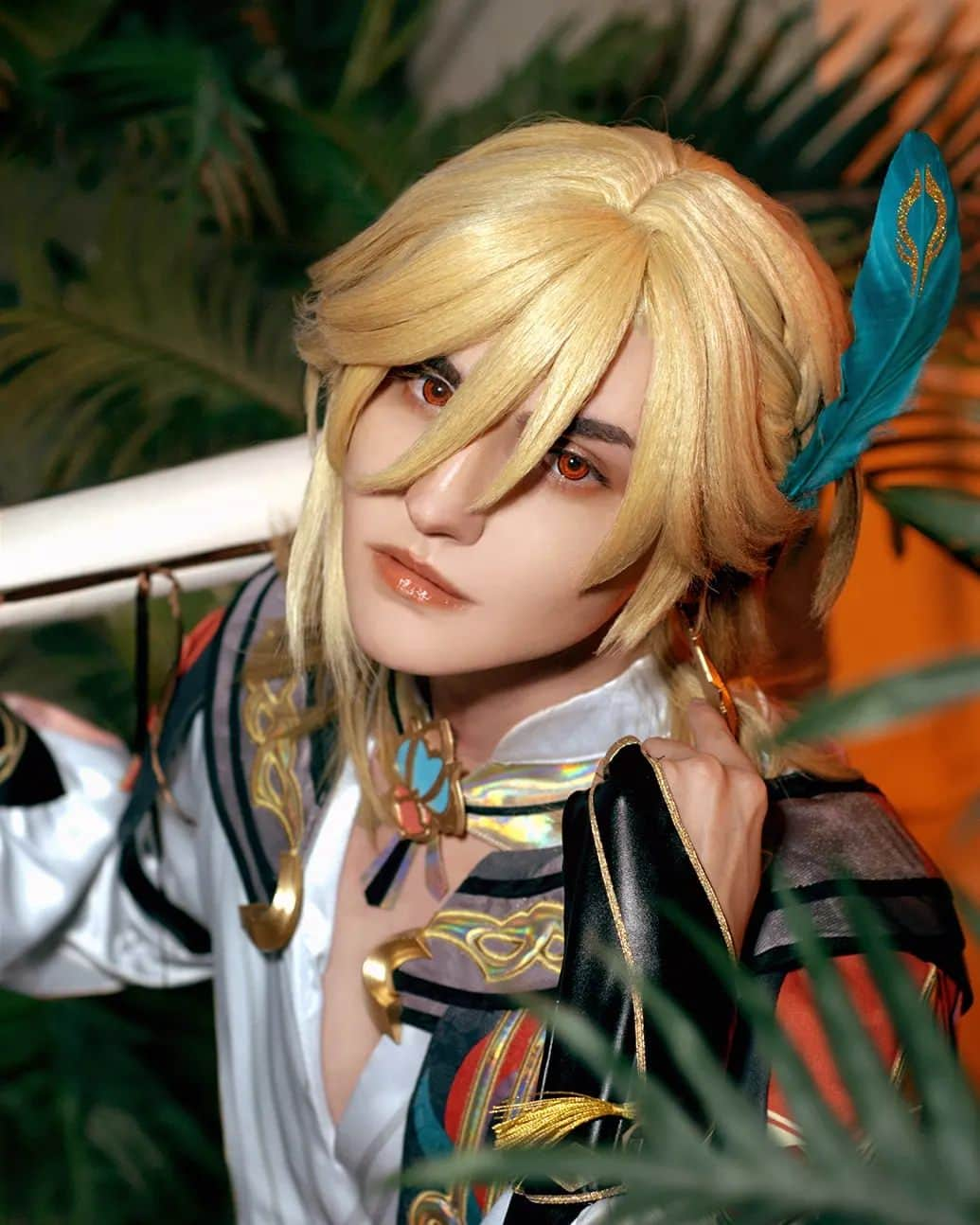 Gesha Petrovichのインスタグラム：「Who you gonna get in new banner?) More link in bio 😁 And of course i have more shitposting in my  telegram🥴 Wig @geshawigs Tell me how do you do? #genshinimpactcosplay  #genshin #卡维 #卡維cos #白术  #カーヴェ  #cosplaylove  #cosmodel #genshinimpact」