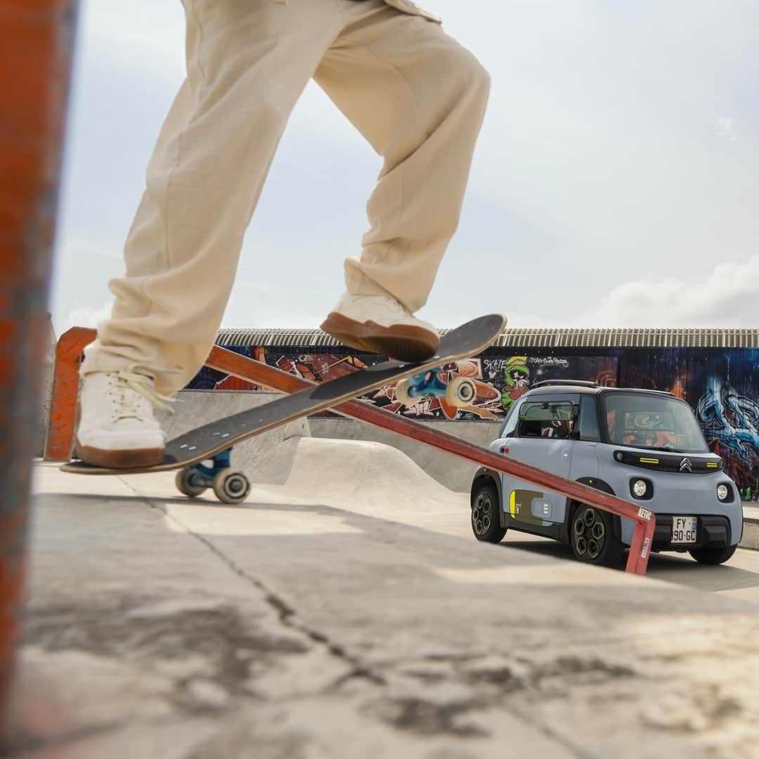 Citroënのインスタグラム：「A 50-50 on #CitroënAmi, are you in @TonyHawk ?」