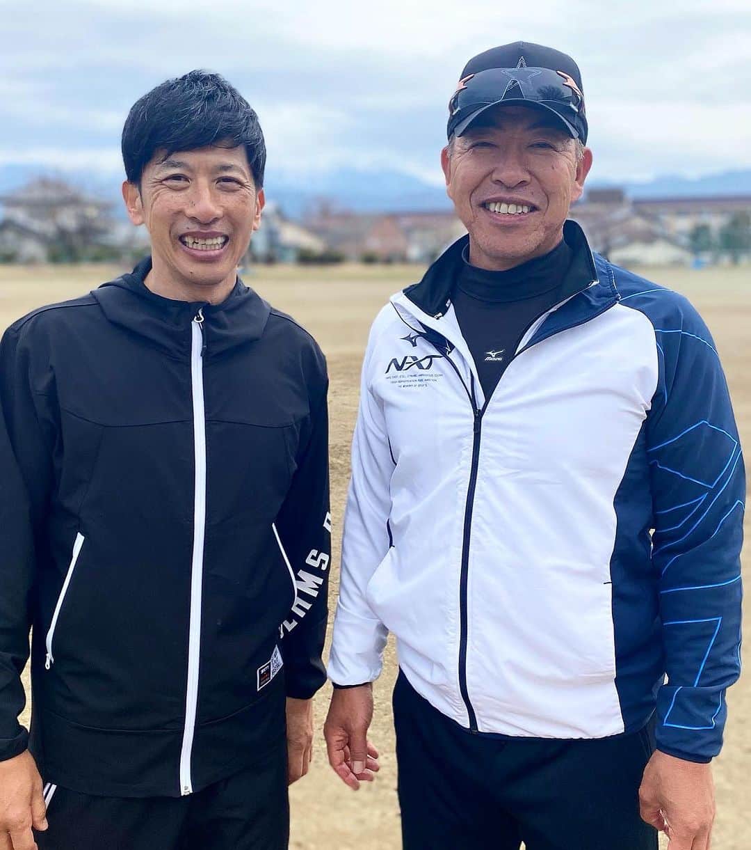 矢野燿大のインスタグラム：「・ チケット発売中✨  8月26日(土) 矢野燿大✖︎井上一樹 初の生解説トークLIVE✨  中日時代から苦楽を共にした2人。 そして阪神で同じ時間を過ごした2人。  阿吽の呼吸でお届けする生解説は、 楽しんでいただけると思います😊  8月26日(土)は、 大阪は難波にて生解説トークLIVE！  チケットは下記のリンクか、 ストーリーズからお願いします。  ご来場お待ちしております！  🎫イベントページ🎫  矢野燿大×井上一樹の生解説トークライブ 2023/8/26(土) 17:30 ～ 2023/8/26(土) 20:00  https://passmarket.yahoo.co.jp/event/show/detail/020hcad07r631.html  by ヤノマネ  #矢野燿大 #井上一樹 #生解説 #トークLIVE #阪神タイガース #大阪 #なんば」
