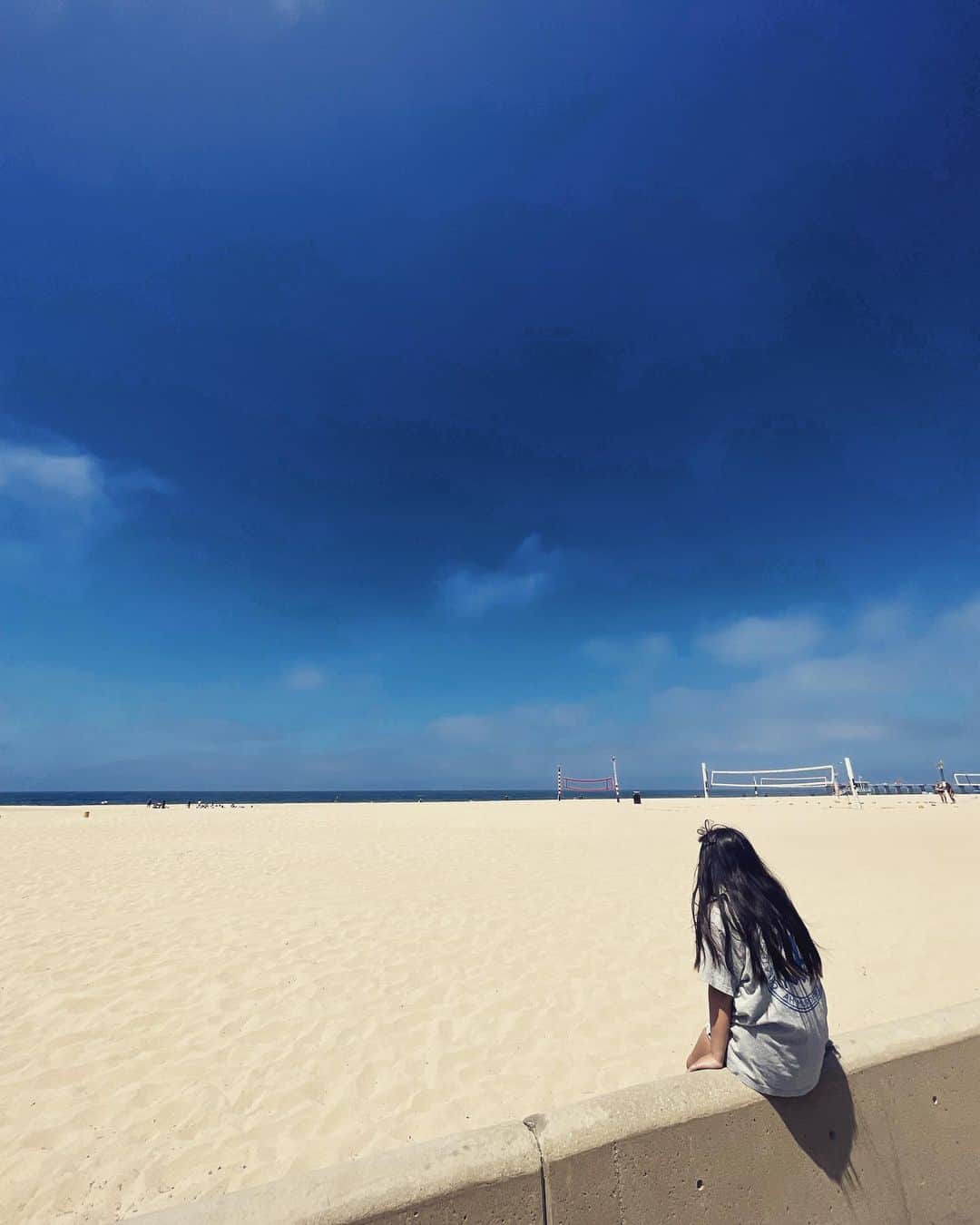 MINMIのインスタグラム：「LAも暑くなってきたー 日本はどうですか？🌻あちーよね？w さてDMに来たfreedomBAY千葉に関する質問。ここで答えさせて下さいね♡ 生後10ヶ月の赤ちゃんとfreedomに行けますか？とのご質問。freedomはエイジレスな音楽フェス！親子参戦、お子様からシニアの方にも楽しんで頂けるファミリーエリアを設けています☆ オムツ替えや授乳テントを立てたいと準備しております。周辺施設の千葉ポートタワーにもオムツ交換のスペースあるようですよ☆  ただし、お子様の安全は保護者の皆様で責任を持ってご判断ください。体調や安全面に充分気をつけて無理のない範囲でご参加お願い致します 小さな乳幼児のお子様には 耳当てなど、大きな音の対策もおすすめします♡ freedomBAY 千葉 初めての関東でのfreedom開催 みんなと最高な一日にしたいです！ チケットはローソンチケットにて 最速先行がスタートしました‼️ 詳しくはフリーダムBAY千葉で検索して下さいね♡  http://www.freedomfes.com/bay/」