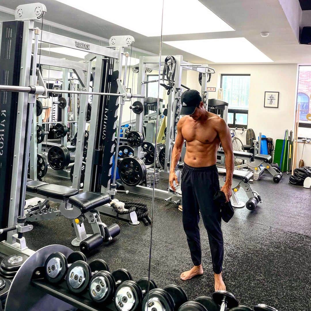 ペ・ジョンナムのインスタグラム：「벨재활운동후 내운동도 열심히🥵💪💪 아이고 숨차다💦💦💦 @seungmoojo @adidaskr」
