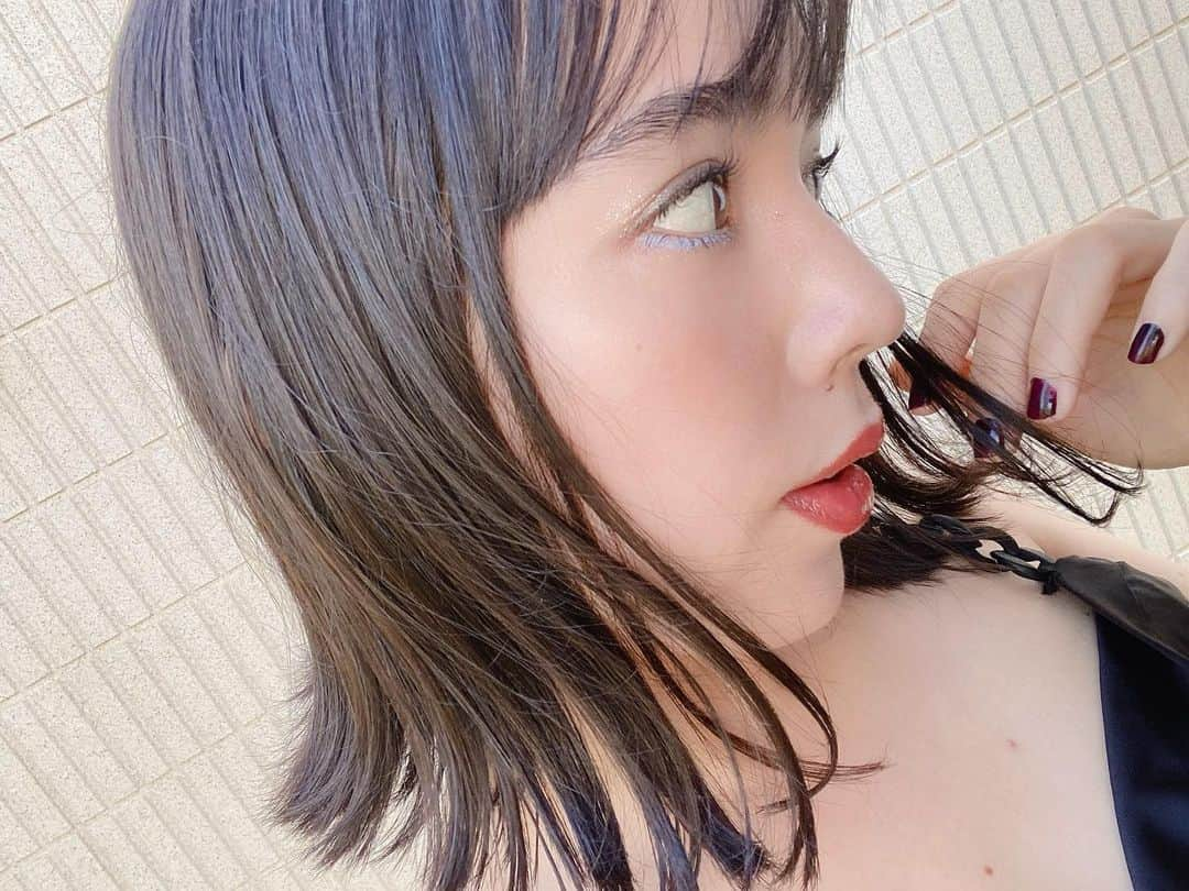 クレイトン愛さんのインスタグラム写真 - (クレイトン愛Instagram)「PR @honeyce8 さんからいただきました。 🕊💙💙 ・ ・ 夏のベタつく髪もすっきりとまとまりのある質感に😌🌿 今日レポするのは、RAXYとのコラボBOXでもセレクトさせていただいた、ハニーチェのクリーミーハニー シャンプーとクリーミーハニー ヘアマスク🐝🤍 ・ ✔︎パラベンや合成着色料、合成酸化防止剤などのフリー処方にもこだわられていて、やさしく洗い上げることができます😊🧼 ✔︎ ホイップみたいなもこもこの泡立ちで、地肌を優しく包み込みながら汚れをオフ🫧 ✔︎生ハチミツと生クリームが配合されているので、パサつきや広がりが気になる、、という方にもおすすめです😌 ・ ・ 皆さんにも心地よく使っていただけていたら嬉しいです😊💙 ・ ・ ・ #あいメイク #メイク #コスメ #ビューティー #オーガニック #ナチュラルコスメ #頭皮ケア #保湿ケア #makeup #cosmetics #beauty #skincare」7月28日 16時52分 - clayton_ai