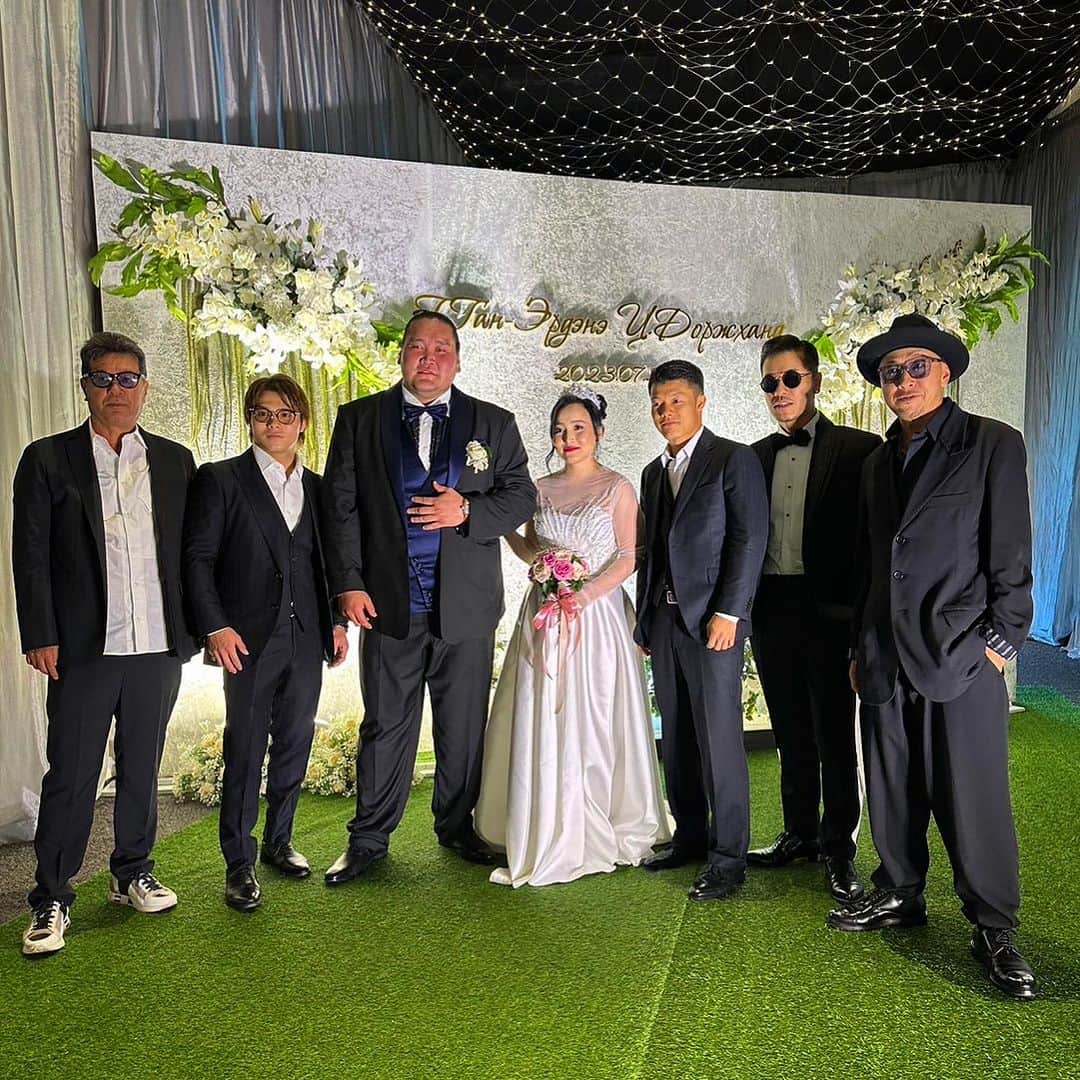 Kayzabroのインスタグラム：「マイメン照ノ富士の結婚式で初めてのモンゴル🇲🇳 みんなで国会議事堂行ったりゲル行ったりいきなり高い時計買ったりw  貴重な経験できた　 #mongolia #weddingparty #sumowrestler #横綱　#worldtraveler」