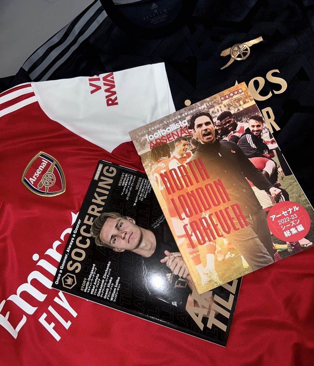 朝日奈寛のインスタグラム：「. 🔴⚫️ Arsenal 22/23 Kit & Arsenal magazine」