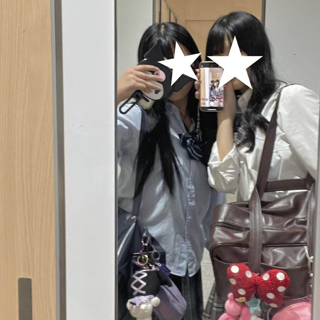 東京観光専門学校さんのインスタグラム写真 - (東京観光専門学校Instagram)「鏡越しフォト特集🪞  学校や街中にある鏡を使った写真の撮り方を紹介します！  鏡を上手く利用するだけで、手軽に映え写真に✨ 友達を誘って色んなバリエーションで撮ってみよう💗  ぜひ保存して真似してね📸  ✨Thanks✨ @ai.ri373 @y._.ra97 @naxiir0 @_o7.knn_ @krh____.07 @yu._o728n  素敵な写真をシェアさせて頂きありがとうございました😊  ﹋﹋﹋﹋﹋﹋﹋﹋﹋﹋﹋﹋﹋﹋﹋﹋﹋﹋ #鏡越し #鏡越しショット #スマホ越し #jk #jkにしかできないこと #jkの素敵な思い出 #jkブランド #青春フォトグラフ #インスタ女子 #青春は戻らないらしい #東京観光専門学校 #TOKAN」7月28日 17時00分 - tokan_1967