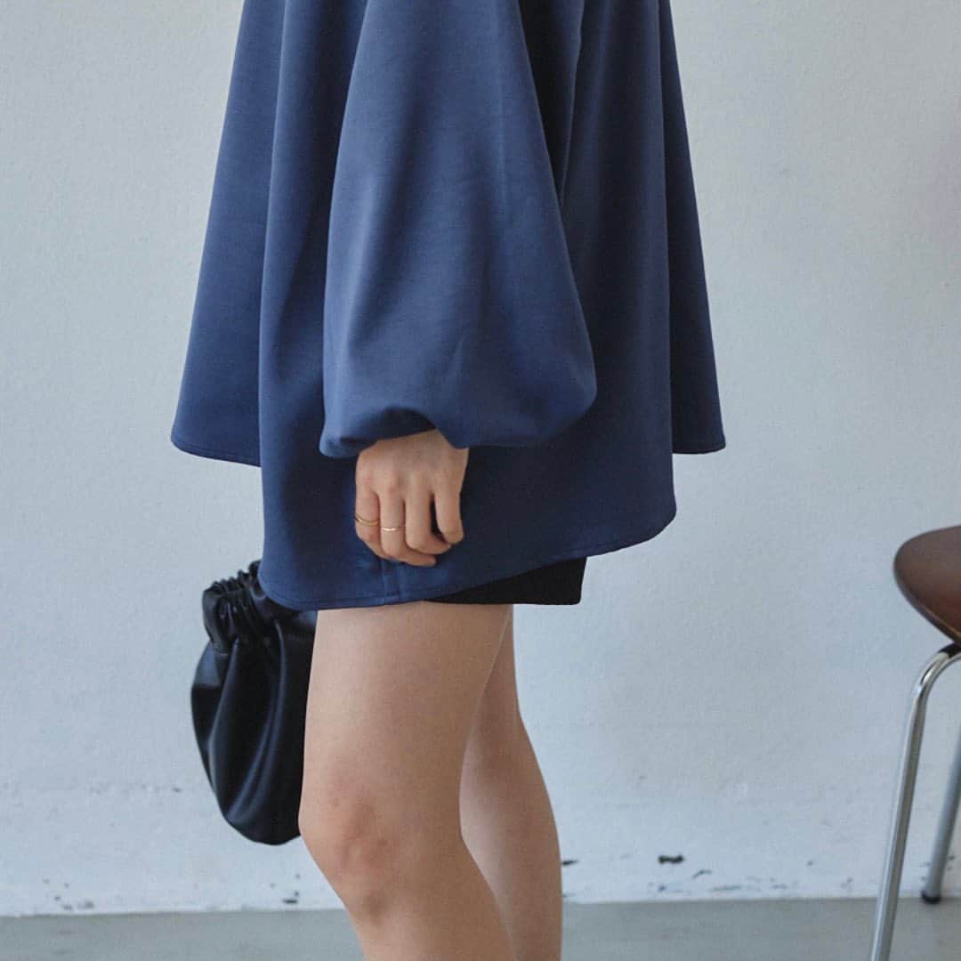 Vannie Officialのインスタグラム：「volume ribbon blouse ivory / brown / blue ¥3,630(tax in) #vannie_u」