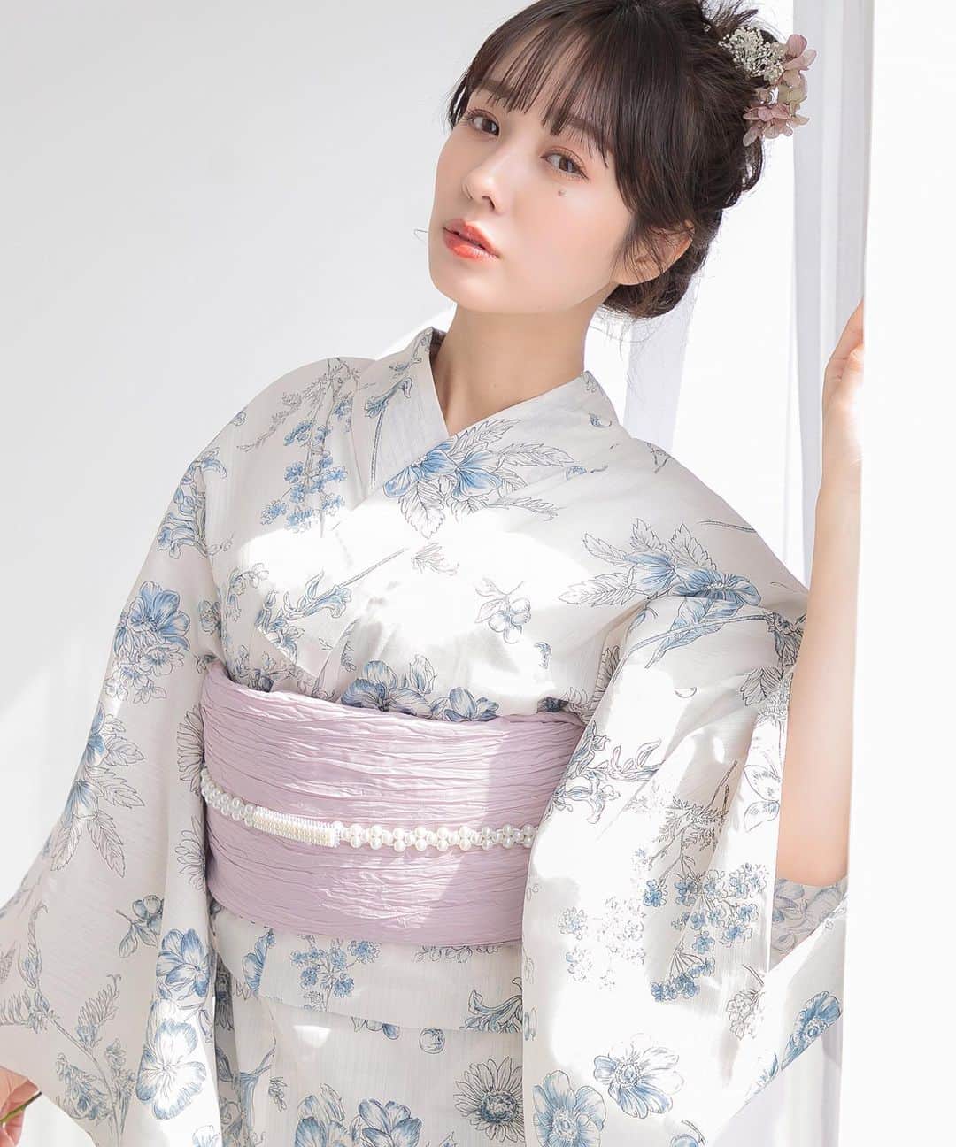 Ditaのインスタグラム：「✧ 7/28 本日の再入荷情報 ✧  本日も人気柄が入荷です👘💞  色んな地域でお祭りが開催されているようで、 たくさんの投稿ありがとうございます🫶✨  やっぱり浴衣は 夏らしくてかわいいですね🪞  dl-kimubc14	1.古典菊 dl-kimubc18	1.京藤色の桔梗しらべ dl-kimubc46	2.薄鈍色の椿ちらし dl-kimubc86	2.江戸の白夜菊 dl-kimubc87	2.如月の凪椿 dl-kimubc90	2.湊色の燦々しらべ dl-kimubc94	1.古典燦々しらべ dl-kimubc99	2.うたかたの楓吟 dl-kimubc120	1.水彩の吟 dl-kimubc122	1.泡沫の狐百合 dl-kimubc128	椿の水月しらべ dl-2018kimuface23-c	生成り色地に紫陽花 dl-2017yukata-1	6.うららかな花笑み  etc..♡  販売は18時前後を予定しております。  ※入荷内容・日程は予告無く変更となる場合がございます。 ※本日ご紹介する再入荷商品の販売店は、 Dita OFFICIAL・Dita楽天・Dita Yahoo となります。 ※ZOZOTOWN店とは管理している在庫が異なります。 ※残り数量わずかの商品にご注文が殺到した場合、決済システムの都合上 在庫数以上にご注文が完了してしまうケースがございます。 その際は後日Ditaカスタマーサポートよりご連絡させていただきます。 まことに申し訳ございませんが、なにとぞご了承ください。  浴衣の商品一覧は インスタTOPページのURLからご確認頂けます🕊✨  🐋checkˊ˗ #ditayukata  ＿＿＿＿＿＿＿＿＿＿＿＿＿＿＿＿＿＿  🫧 Dita 2023 Season concept《 花鳥風月 》🕊 美しい景色や花をDitaらしさの中に取り込み、 たくさんのお客様に ”花 鳥 風 月” を楽しんで頂きたいという 想いがつまった浴衣です。  ”心ときめく夏映え浴衣” が見つかりますように🥰  ＿＿＿＿＿＿＿＿＿＿＿＿＿＿＿＿＿＿ ⁡  ☑ 1人で着られる5点セット ☑ (株)和歌山染工 で染め上げた上質な仕上がり。 ☑ 大人とお揃い👶Kidsも登場 ⁡ 早くも、たくさんのご予約をいただき ありがとうございます💫  ”心ときめく夏映え浴衣” を是非探してみてくださいね🕊  ＿＿＿＿＿＿＿＿＿＿＿＿＿＿＿＿＿＿  #浴衣 #fashion #hairmake #hair #japan #summe #ヘア #和服 #ゆかた #yukata #夏 #shooting #可愛い #ootd #kawaii #model #和 #着物 #大人可愛い #京都 #tokyo #ニュアンスカラー #浴衣ヘアアレンジ #花 #デート #浴衣女子　#花火大会」
