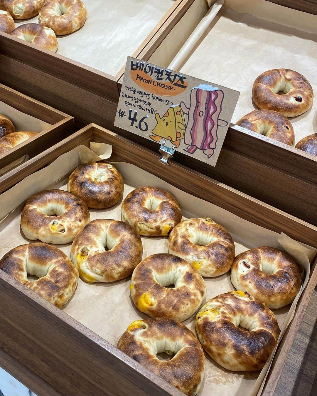 ハ・シウンさんのインスタグラム写真 - (ハ・シウンInstagram)「차점검 맡기고 베이글 냠냠🥯 . . . . . #크림베이글#구리카페#크림베이글구리점」7月28日 17時10分 - haase428