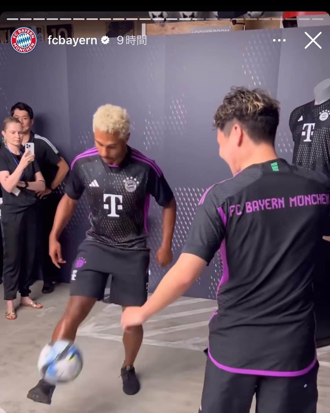 たまこうさんのインスタグラム写真 - (たまこうInstagram)「. With FC Bayern Gnabry We were able to interact and have a lifting showdown 😊  I could only take a video for 1 minute, but it was a very valuable experience!  Thank you very much 😊  FCバイエルンのニャブリ選手と 交流が出来運良くリフティング対決も出来ました😊  １分間しか動画は撮れませんでしたが凄く貴重な経験でした！  ありがとうございました😊  #MiaSanMia #AudiFCBTour @fcbayern @adidas @bundesliga」7月28日 17時04分 - tamakou0908