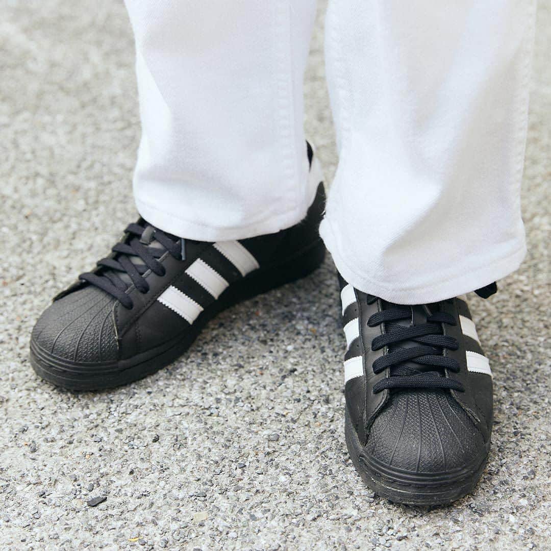 ハグマグ編集部さんのインスタグラム写真 - (ハグマグ編集部Instagram)「ryokoさん& なぎさくん・ 3歳、かりん ちゃん・ 0歳  親子でヴィンテージTシャツをオン💛  ［mama］ Tops＆Bottoms：vintage Ring：HERMES＆Chrome Hearts Shoes：adidas  ［boy］ Tops＆Hat：vintage Bottoms：ZARA Shoes：NIKE×A Ma Maniére  ［girl］ All-in-one＆Hat：ZARA Tops：vintage Shoes：condor ___________________________________  詳しくはウェブサイトの記事で紹介中。プロフィールのリンクからチェックしてね🌼 @hugmug_insta ___________________________________ #hugmug#ハグマグ#親子スナップ#ママファッション#ストリートコーデ#ガーリーカジュアル#夏コーデ#夏ファッション#夏服#リンクコーデ#親子リンク#キッズファッション#キッズスタイル#ママコーデ#ママコーデファッション#カジュアルコーデ#夏色カラー#おしゃれキッズ#ベビー服#男の子コーデ#女の子コーデ#家族コーデ#ファッションスナップ#親子ファッション#家族コーデ#家族写真#家族スナップ#親子リンクコーデ#親子ペアルック#親子装#ハグマグファミリー」7月28日 17時07分 - hugmug_insta