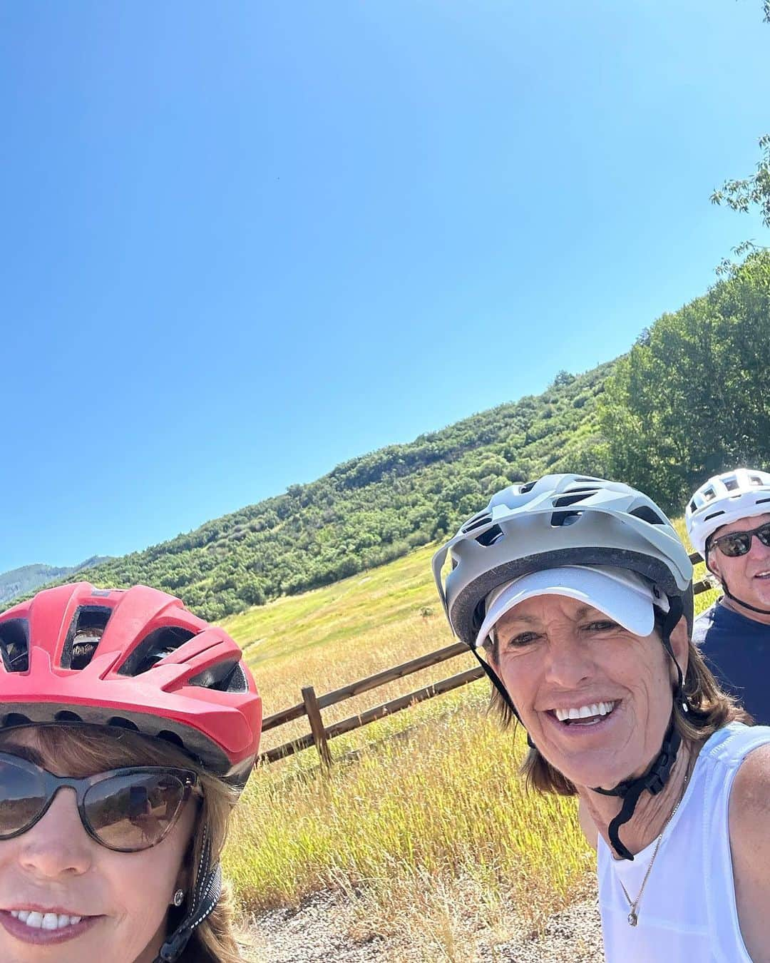 ジュリ・インクスターさんのインスタグラム写真 - (ジュリ・インクスターInstagram)「No trout about it 🐠 I had an awesome trip with my Aspen squad! Good times with great wine🍷, great food, & even better company!」7月28日 8時11分 - juliinkster