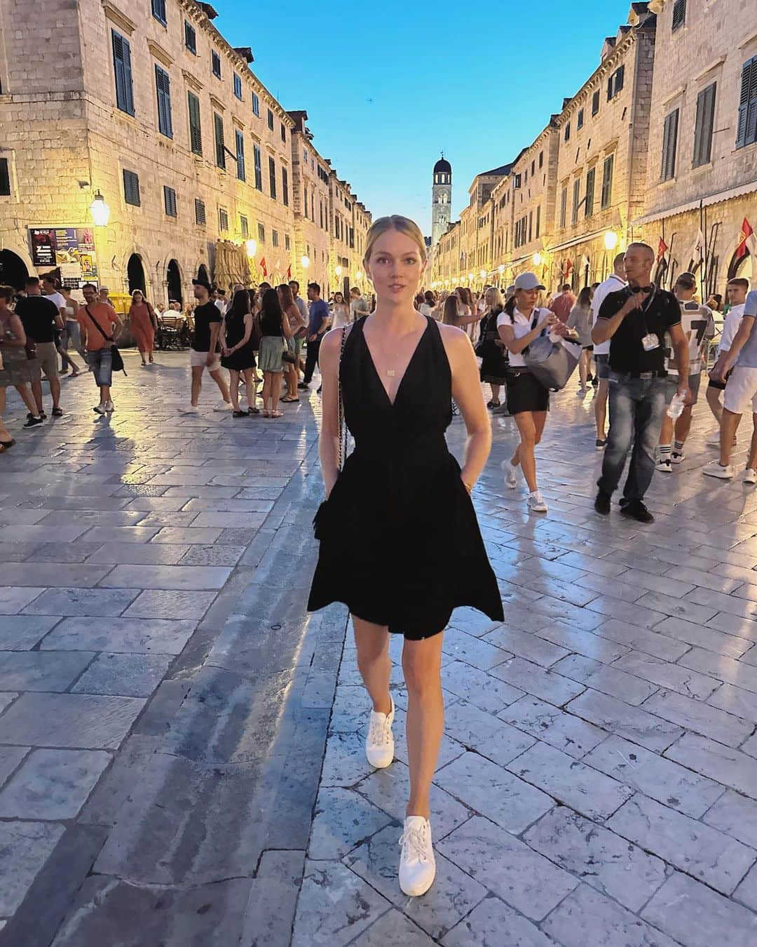 リンジー・エリンソンさんのインスタグラム写真 - (リンジー・エリンソンInstagram)「Dubrovnik now vs 5 years ago 🇭🇷🫶🏻✨」7月28日 8時11分 - lindsellingson