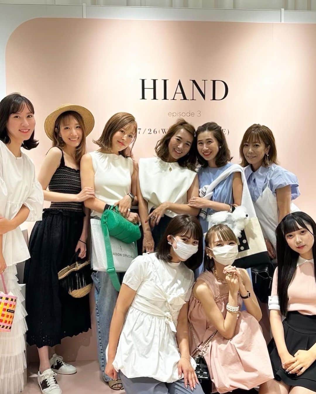 安村幸子のインスタグラム：「昨日は待ちに待った@hiand_official POPUP 阪急うめだ本店4階へ🩷  HIAND 2023SSコレクション物欲が上がってやばかった🥹  全てのお洋服はもちろん、店内まで細かいデザイン、ディテール、素材、機能に1つ1つに @naomiiiiiiiiiiii の大人可愛いが詰まってました🩷  出会った頃と変わらない可愛い皆に会えた事も幸せな時間でした🥰❣️  ～8/1(火)まで期間限定イベントを開催してますので、是非阪急うめだ本店4階 へ @naomiiiiiiiiiiii @koharu_matsumoto @shi.u.u35 @hiand_official の可愛いスタッフさんにも会えます🩷 #hiand #阪急うめだ本店 #ポップアップストア #期間限定」