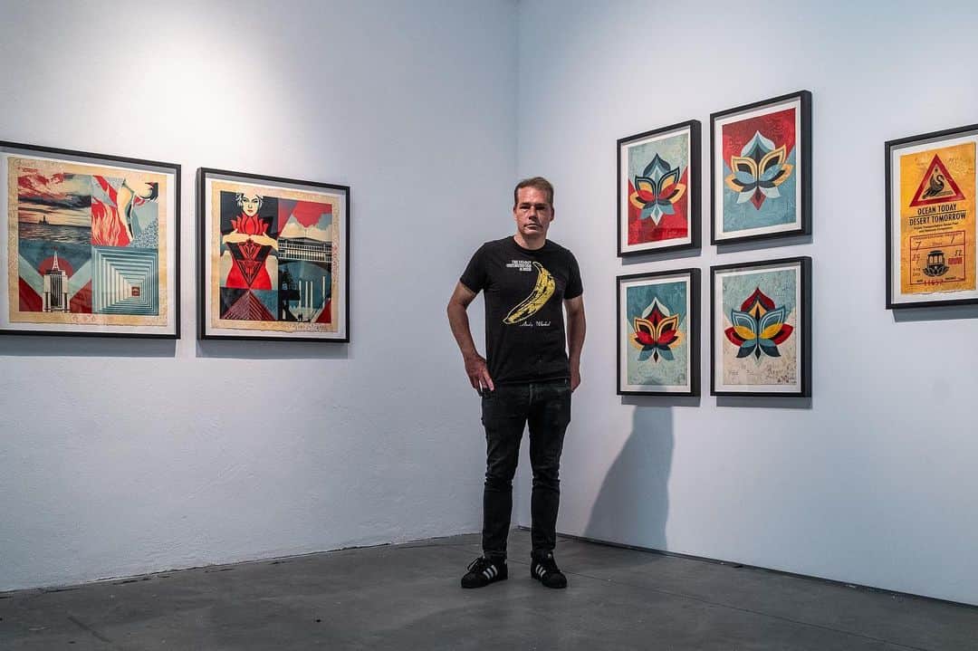 Shepard Faireyさんのインスタグラム写真 - (Shepard FaireyInstagram)「An article about my show 'Printed Matters: While Supplies Last' in Lisbon, Portugal at @underdogs_gallery as well as @urbanrevolution.pt, is now up on @mensagem.lisboa’s website. If you're interested in reading it in both English and Portuguese, please visit the link in the bio. Thank you, Catarina Carvalho, for the interview! –Shepard  Photo credit: Carlos Menezes」7月28日 8時36分 - obeygiant