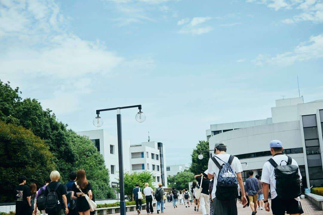 Meiji Gakuin/明治学院大学/明学のインスタグラム：「🌻夏の明学🌻  日差しの強い日が続いています👒 みなさんは暑さ対策しっかりしていますか？  定期試験や課題のラストスパートを迎えている方も多いと思います。こまめな水分補給と休憩をしながら、お過ごしください✨  夏休みはすぐそこです！  #明治学院大学 #明治学院 #明学 #meigaku #明学生 #学生生活 #キャンパスライフ #白金キャンパス #横浜キャンパス #もうすぐ夏休み #summer #photo」