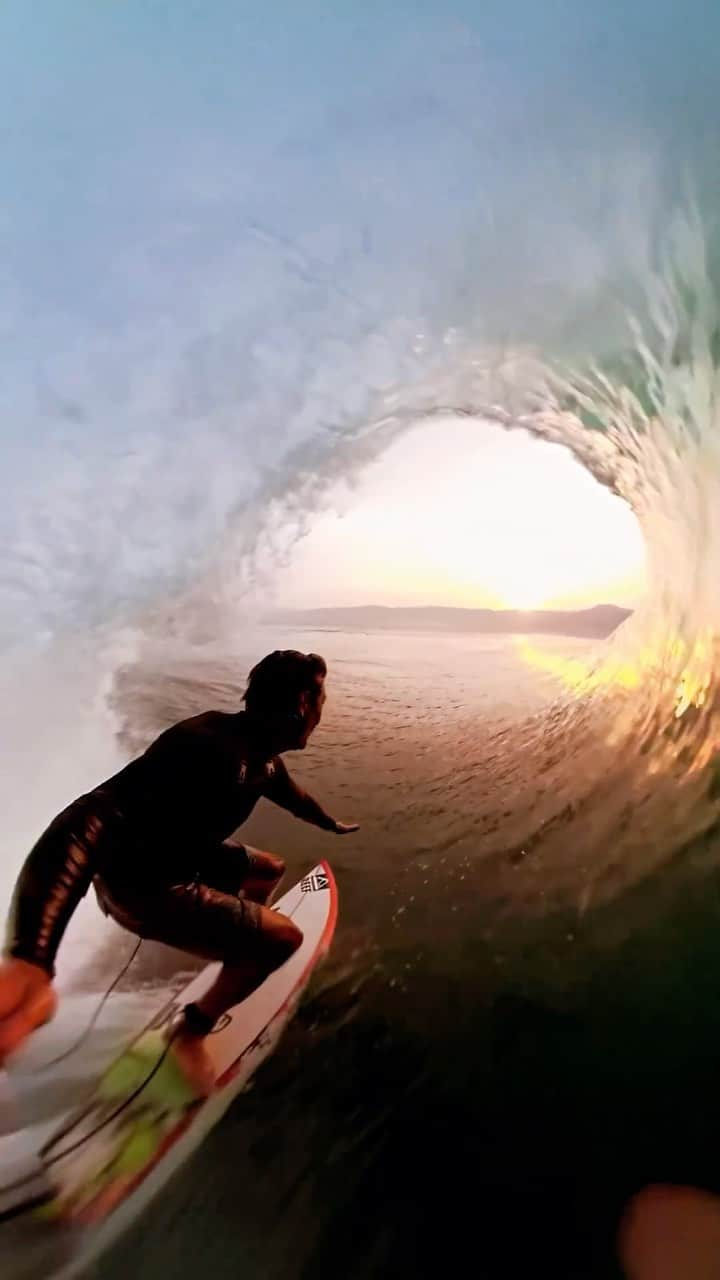 Robbie Crawfordのインスタグラム：「There’s a paddle out to celebrate the life of the great @mikalajones__ tomorrow at 9am on Northside Huntington Beach Pier … amazing Husband, Father, Friend, Artist, Surfer, Human ❤️👑🙏🏻」