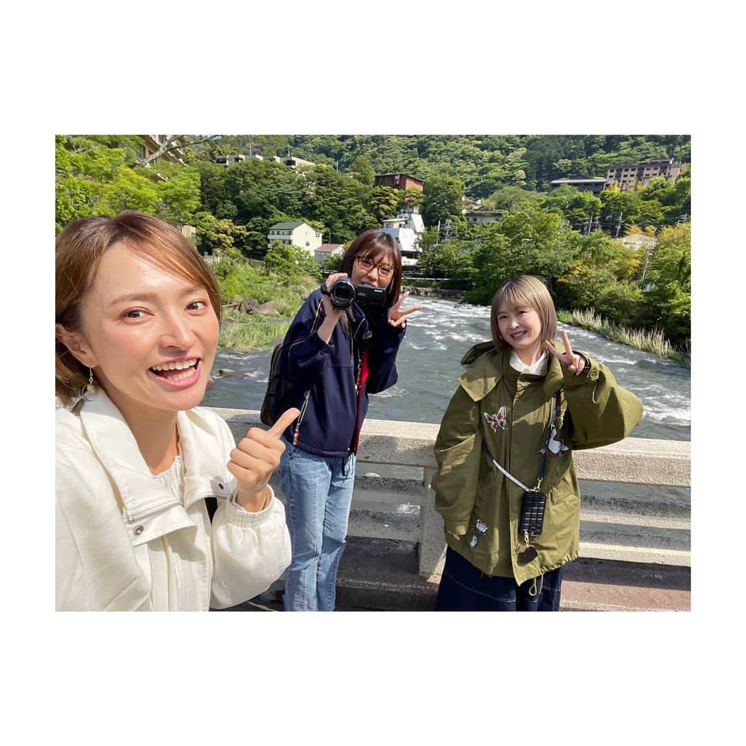 杜野まこさんのインスタグラム写真 - (杜野まこInstagram)「【 #ねまちょ　箱根旅グルメ編🚗✨】  毎月最終週の木曜19:00〜配信されている 仲良し3人のまったり旅番組♡  今回は箱根で自然薯蕎麦をたべ〜お饅頭も🤤 お腹が空きすぎてパワーダウンの私、初公開かもだ(笑)  一口が大きい私に対して ちょこたんの一口がかわいいと好評♡ さらに、金子カメラマンの癒しの風景撮影も素晴らしい‼️✨✨  ニコニコ動画・YouTube共に 「ベルガモTALKS」チャンネルにて、野生のわたし達観察してみて下さい👀✨  #金子有希 #杜野まこ #桜咲千依 #ベルガモ  #箱根 #箱根旅 #グルメ #旅グルメ #はつ花 #自然薯 #自然薯そば #お饅頭 #月のうさぎ #菜の花 #角よし #からくり箱 #寄木細工 #面白かった」7月28日 9時26分 - makomorino