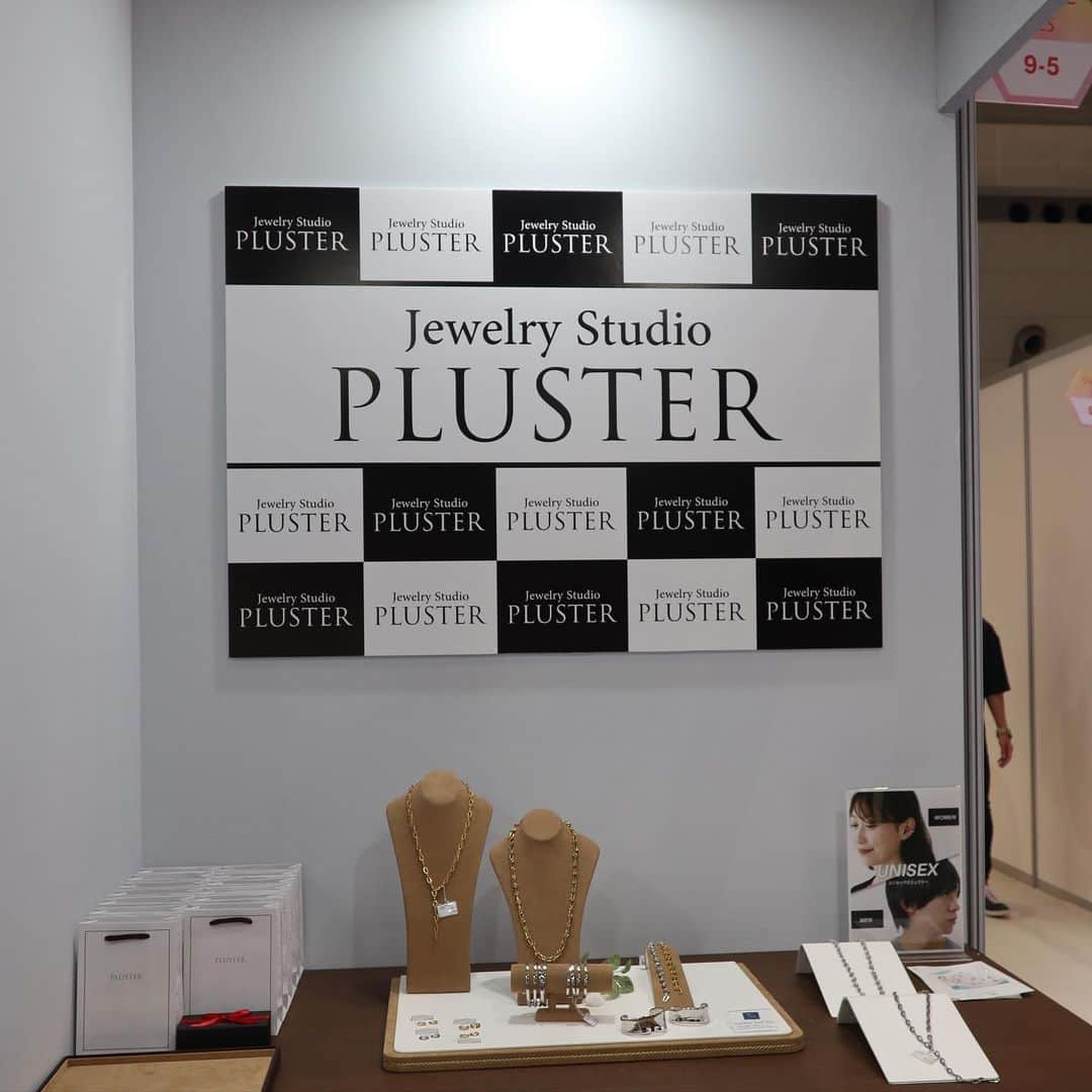 ImotoEtsuyo さんのインスタグラム写真 - (ImotoEtsuyo Instagram)「#おはようございます ・ 先日の 東京ジュエリーフェス💎  写真を頂いたので投稿しますね。 ・ 愛用している @pluster.jp のブースが 賑わっていました。 ・ ・ この日のジュエリーも もちろん @pluster.jp  ・  ・ #ジュエリー  #プラスター #モアサナイト  #東京ビッグサイト  #東京ジュエリーフェス   ・ ・」7月28日 9時37分 - bisuhada